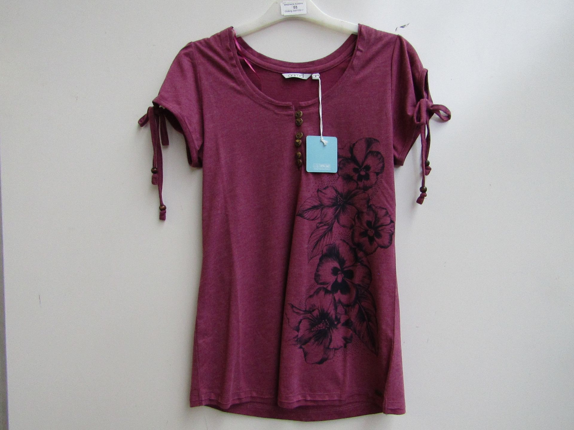 Ladies Animal T-shirt. Size 8. New with Tags