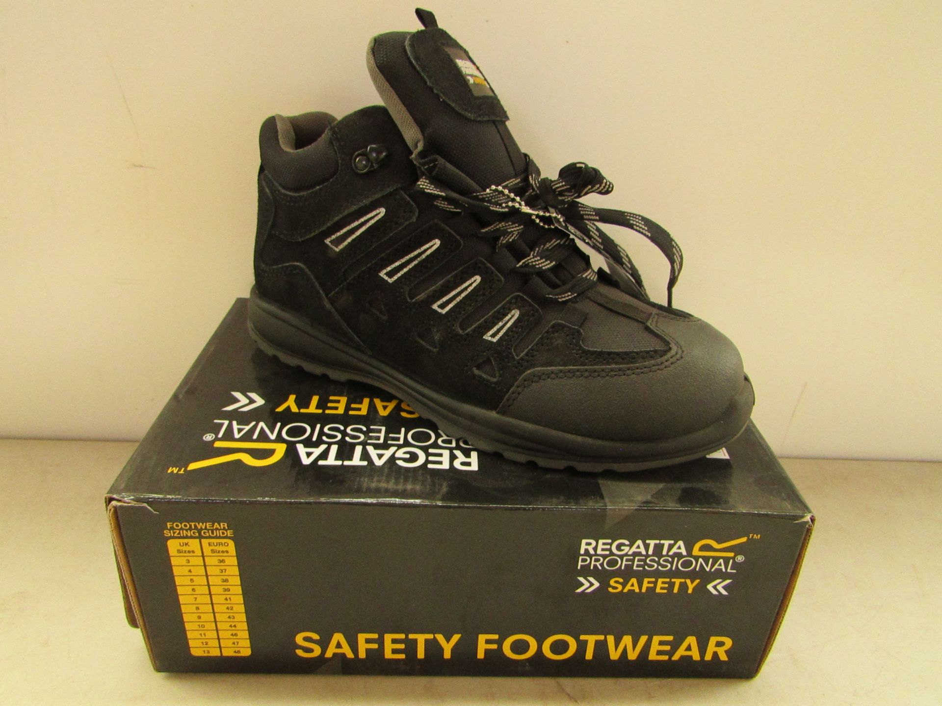 Regatta Professional Loader steel toe cap safety hikers, size UK8, RRP £59.99 new and boxed.