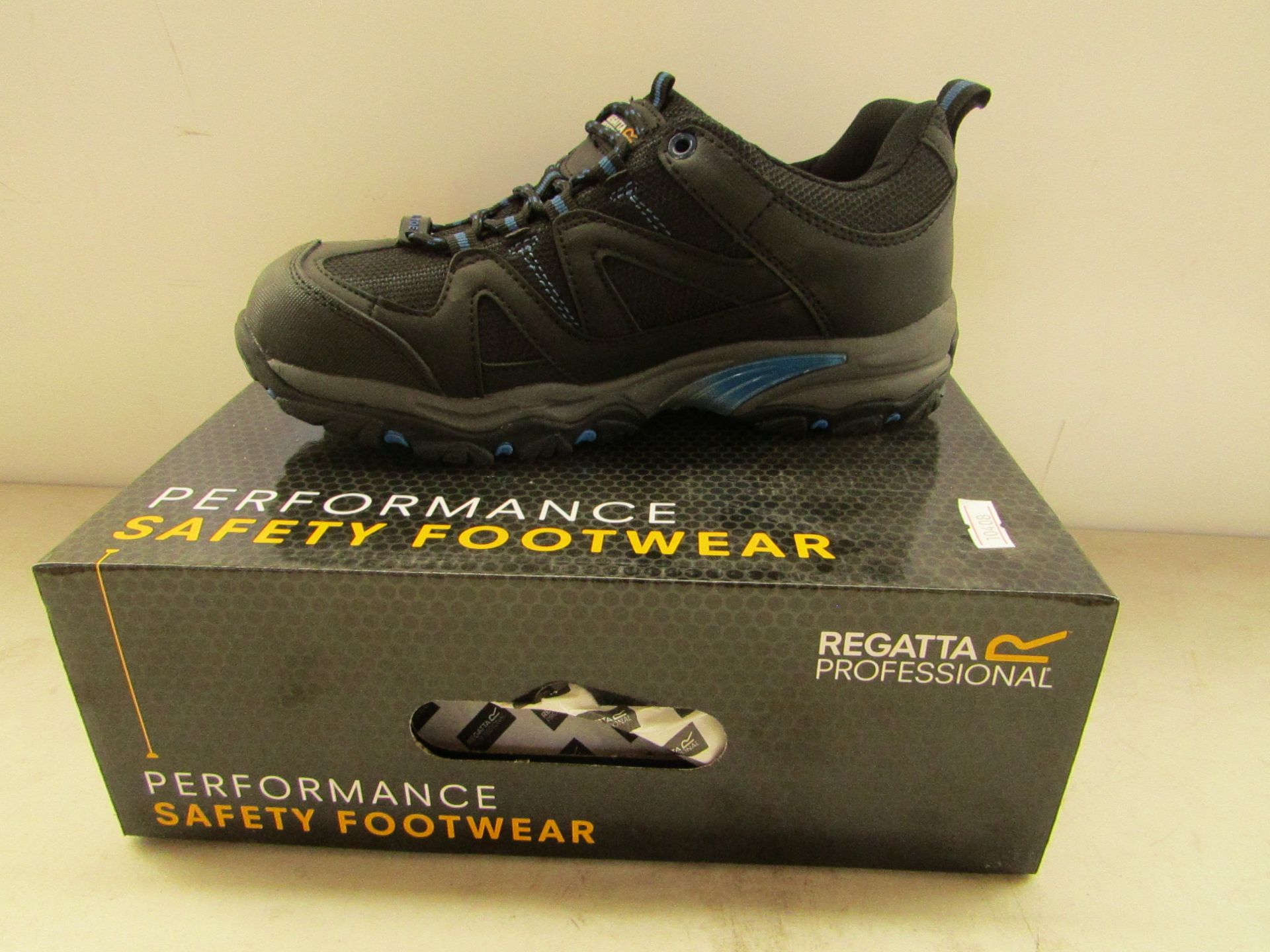 Regatta Professional Riverbeck steel toe cap safety trainers (Black and Blue colour), size UK7,