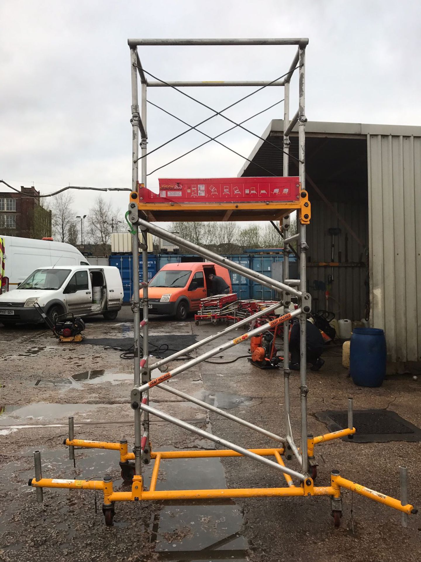 Raza deck self raising scaffold tower. Fully working - Image 8 of 16