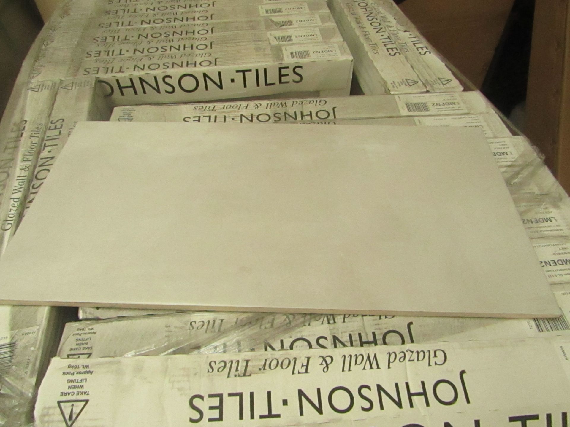 40x Packs of 5 Johnsons Tiles Grey Den Field (LMDEN2005) 600 x 300mm Porcelain Wall & Floor Tiles.