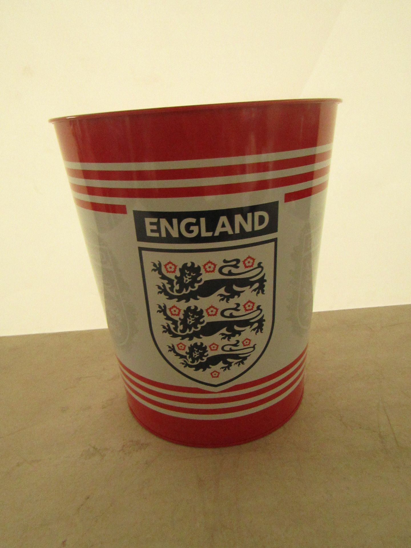 England metal bin, no box.