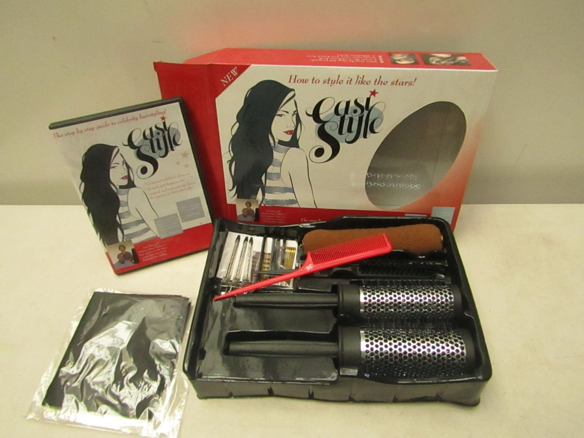 Easistyle hair styling set, new and boxed. Contains;  Celeb styling DVD, Large curling brush,