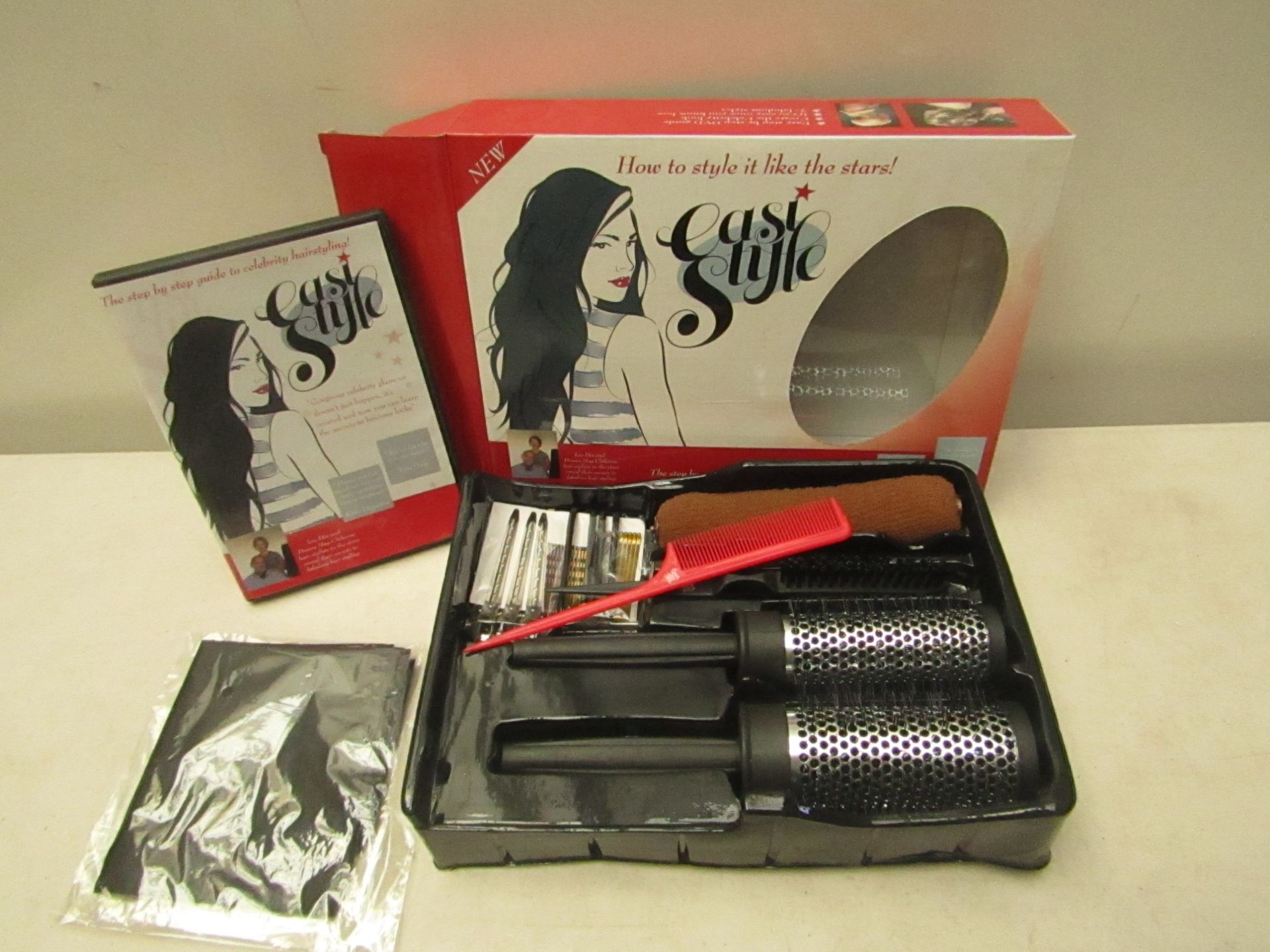 Easistyle hair styling set, new and boxed. Contains;  Celeb styling DVD, Large curling brush,