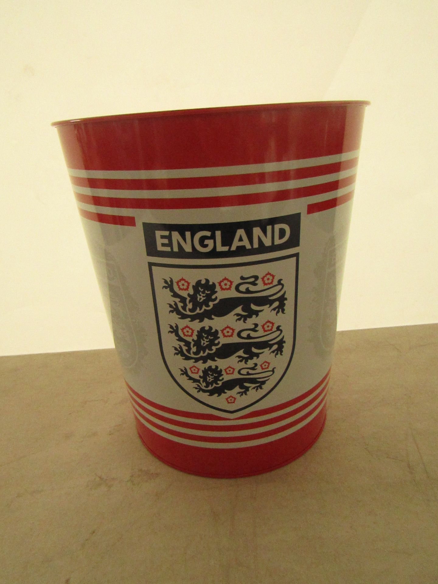 England metal bin, no box.