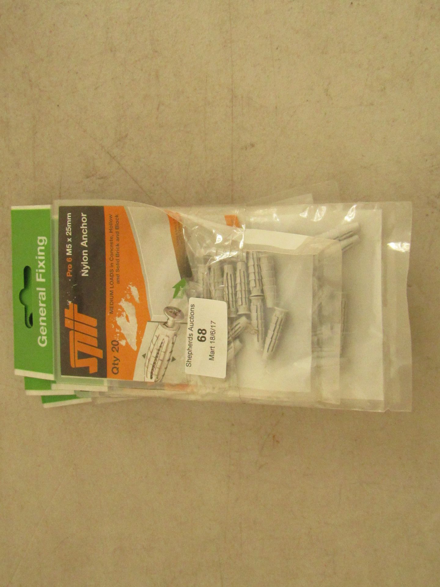 7x Packs of 20 Split nylon anchors, all new and packaged.