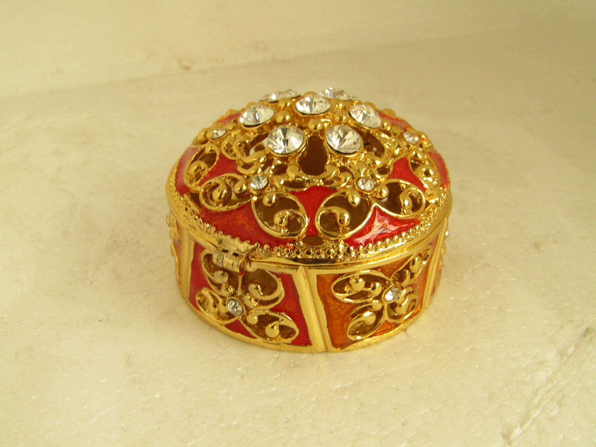 Ornamental trinket box, new in presentation case