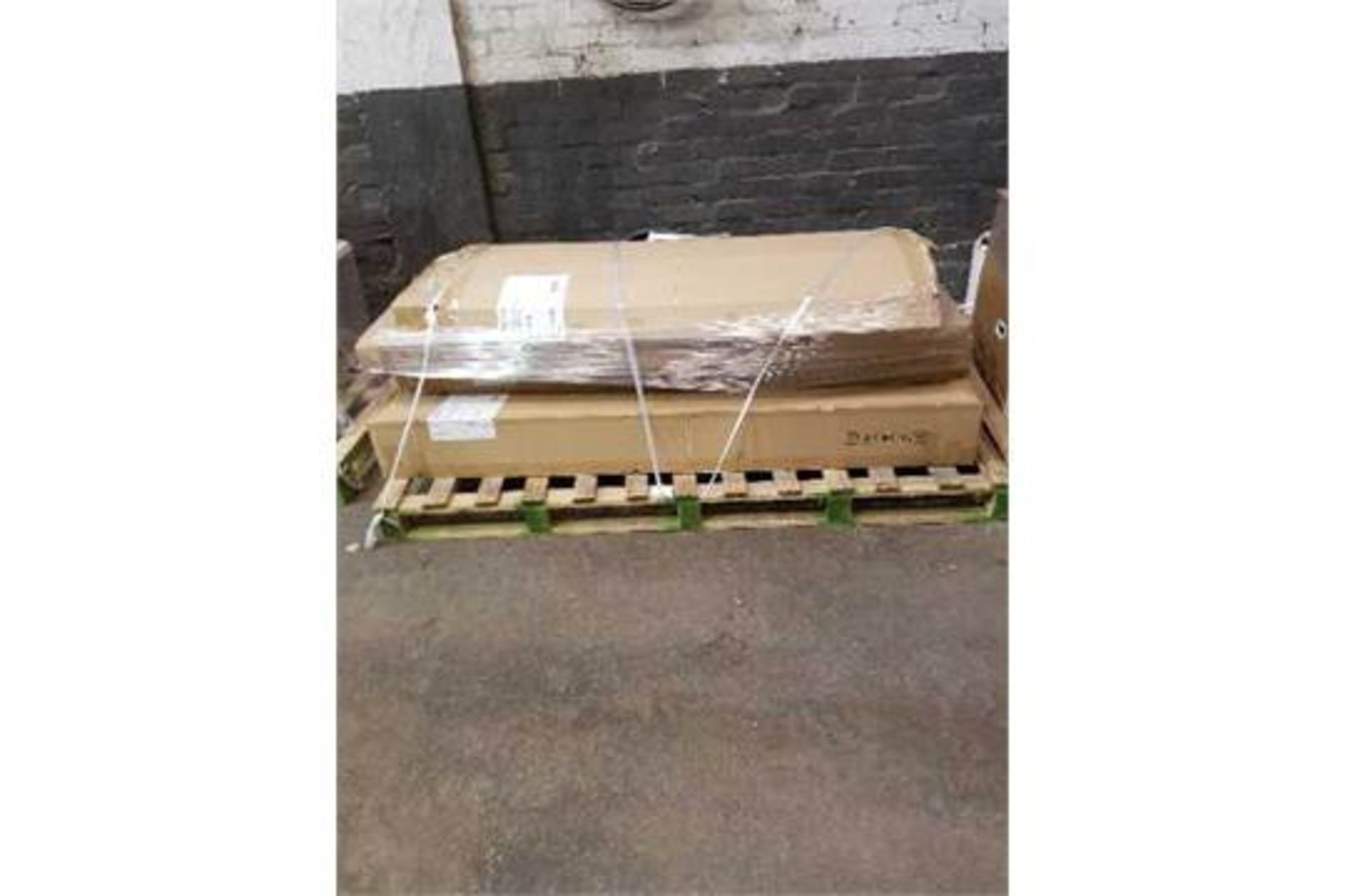 **NEW LOW RESERVE**Full Wagon of Bathroom stock from large online retailer which includes 17 pallets