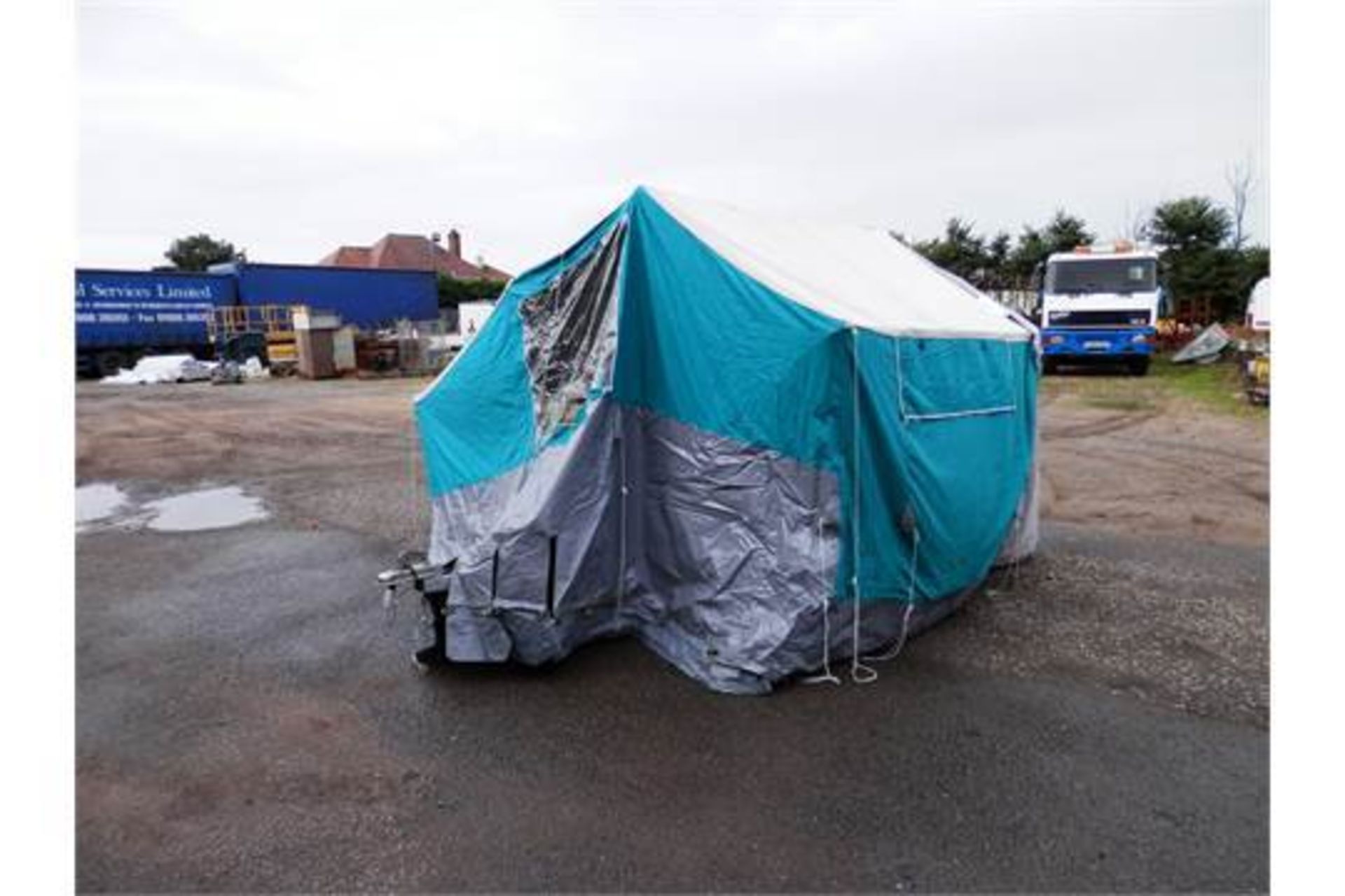 Sunncamp 350SE 4 Berth Trailer Tent with Sink and Gas Connection Point, this item appears to be - Image 9 of 11