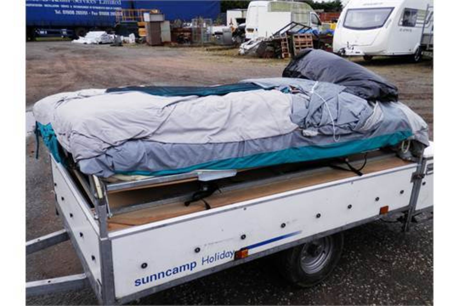 Sunncamp 350SE 4 Berth Trailer Tent with Sink and Gas Connection Point, this item appears to be - Image 6 of 11