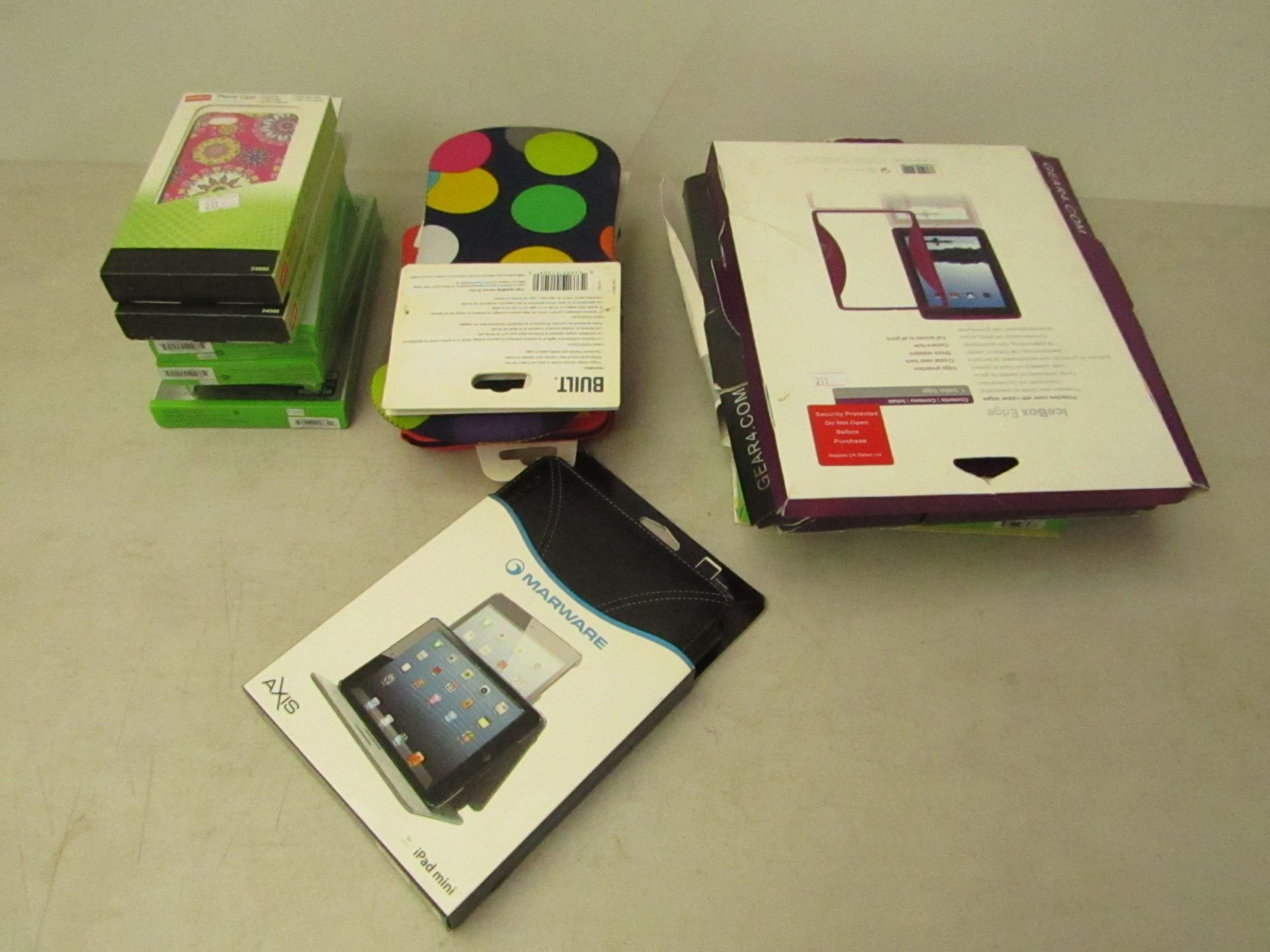 Lot of approximately 18x various cases for phones/ipads/tablets, all packaged