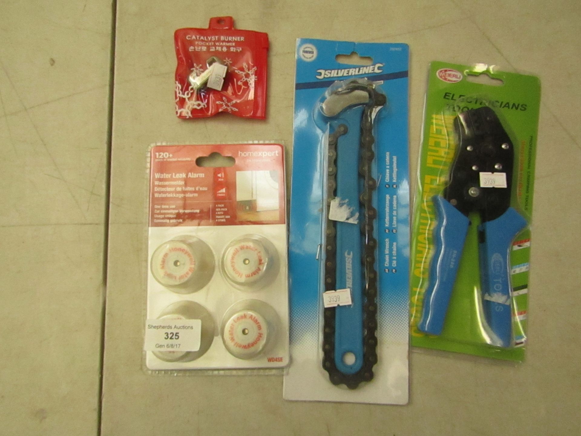 4x Items being; Catalyst burner, pocket warmer, new and packaged 4 Pack of Homexpert water leak