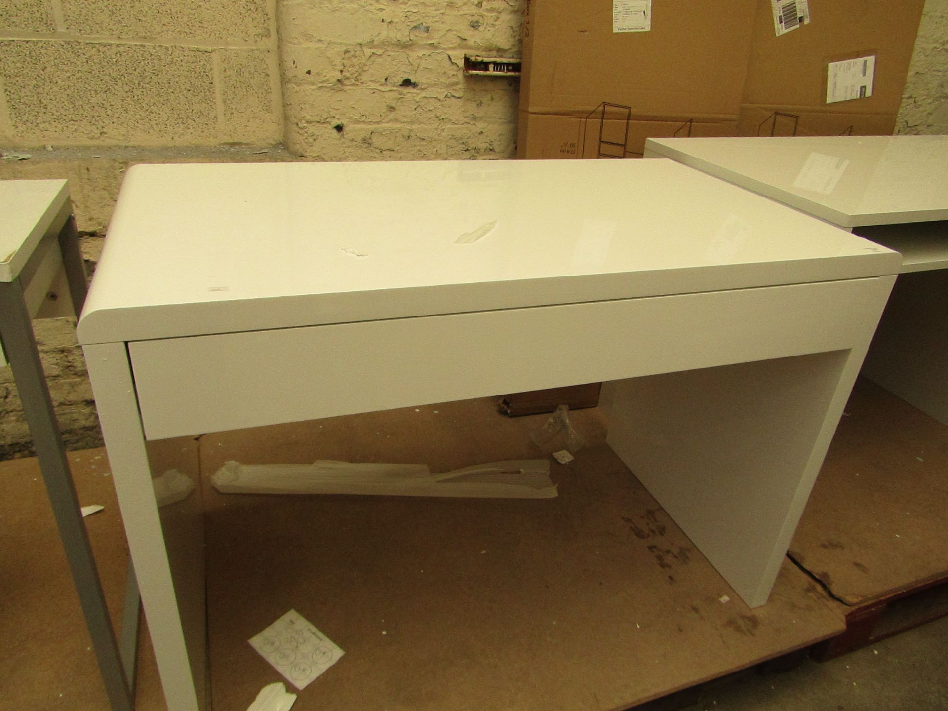 Luxor Office desk in white gloss please note this item is the display so please come in the