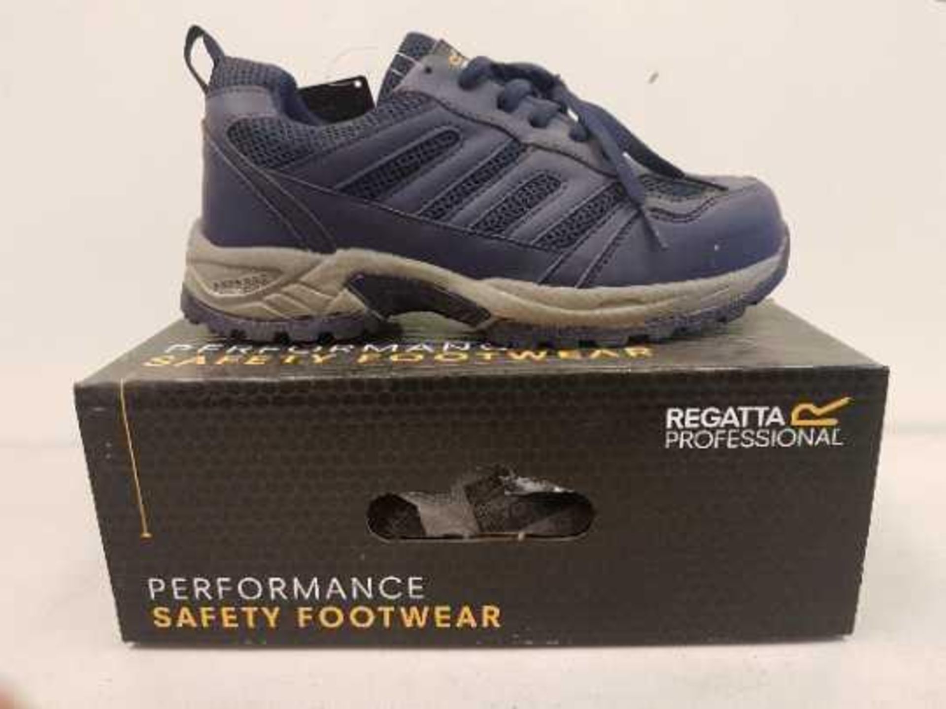 REGATTA STEPLITE SB SAFETY TRANER. SIZE 9 (EUR 43) NEW AND BOXED Material: PU/mesh upper. Wide