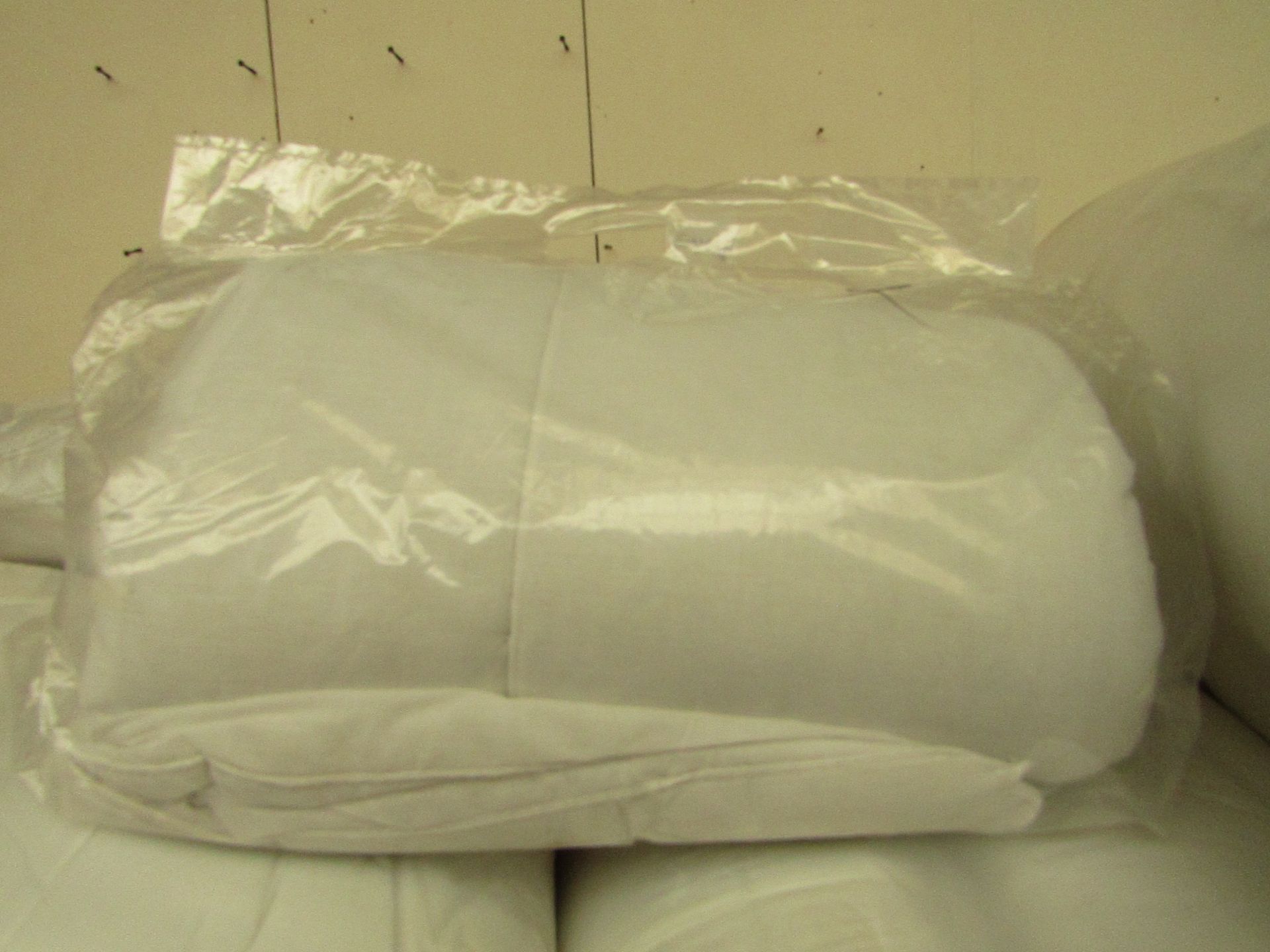 Unbranded Single Duvet, new and packaged slight seconds