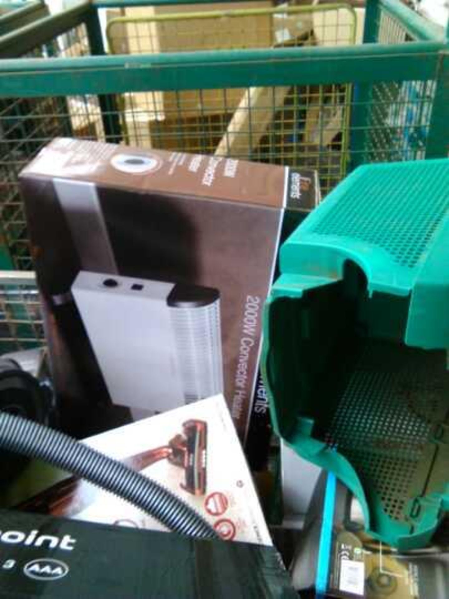 Pallet of approximately 30x Various faulty household electrical items such as vacuum cleaners, stand - Image 4 of 4