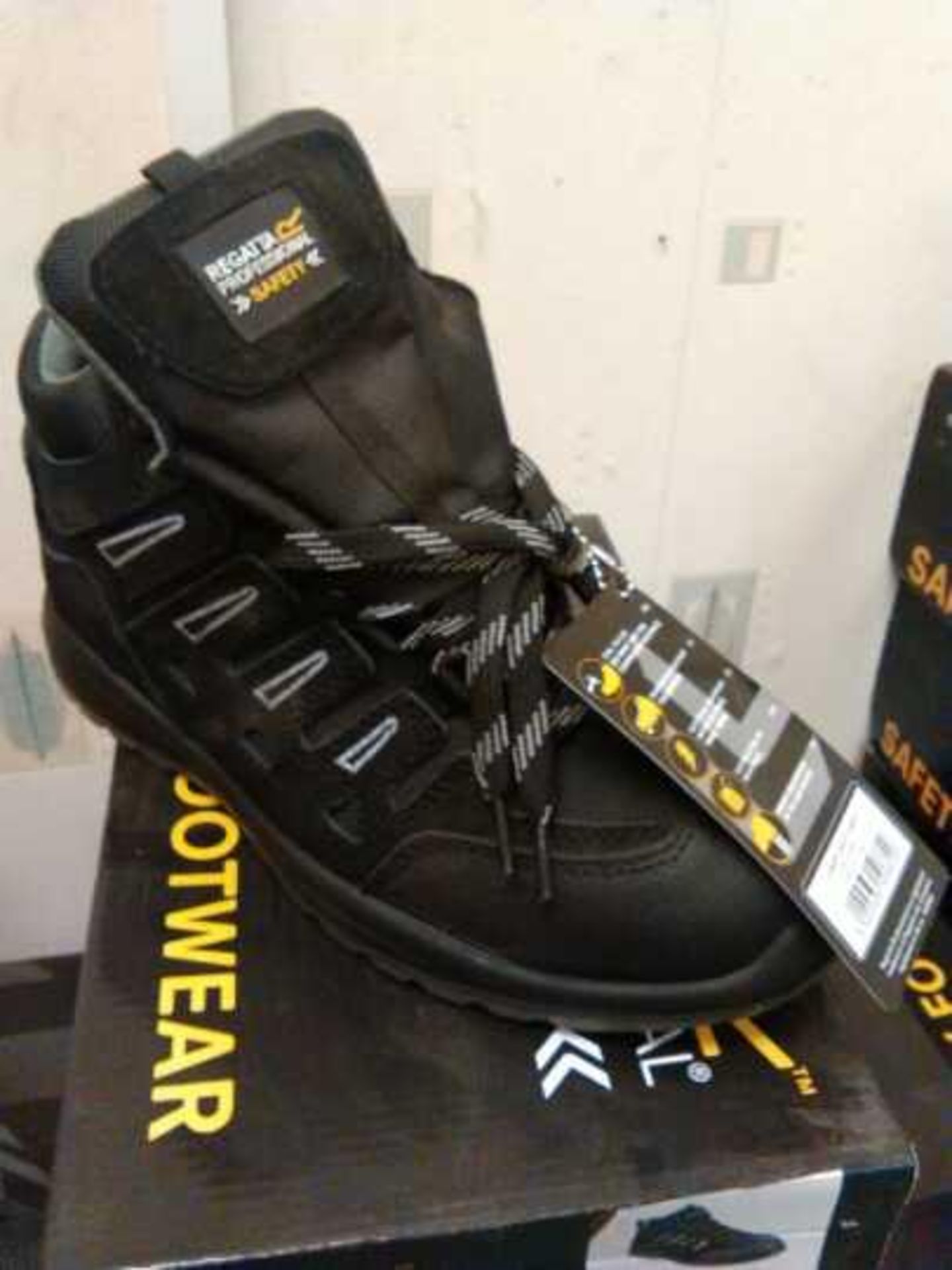 REGATTA HARDWEAR LOADER SAFETY HIKER BOOTS BLACK. SIZE 7 (EUR 41) NEW AND BOXED. Material: Suede and