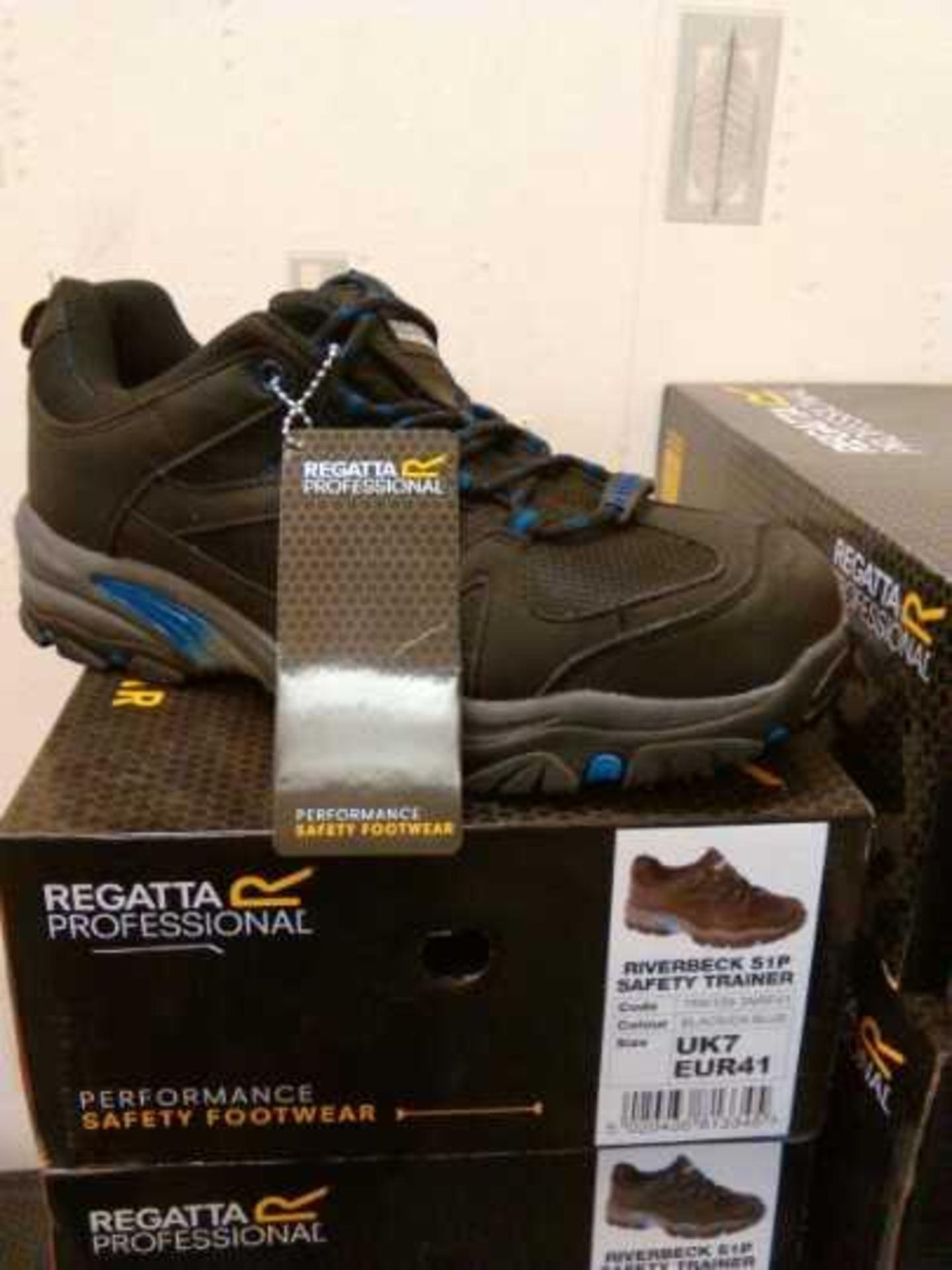 REGATTA HARDWEAR RIVERBECK S1P SAFETY TRAINERS. SIZE 9 (eur 41). nEW AND BOXED Material: PU,