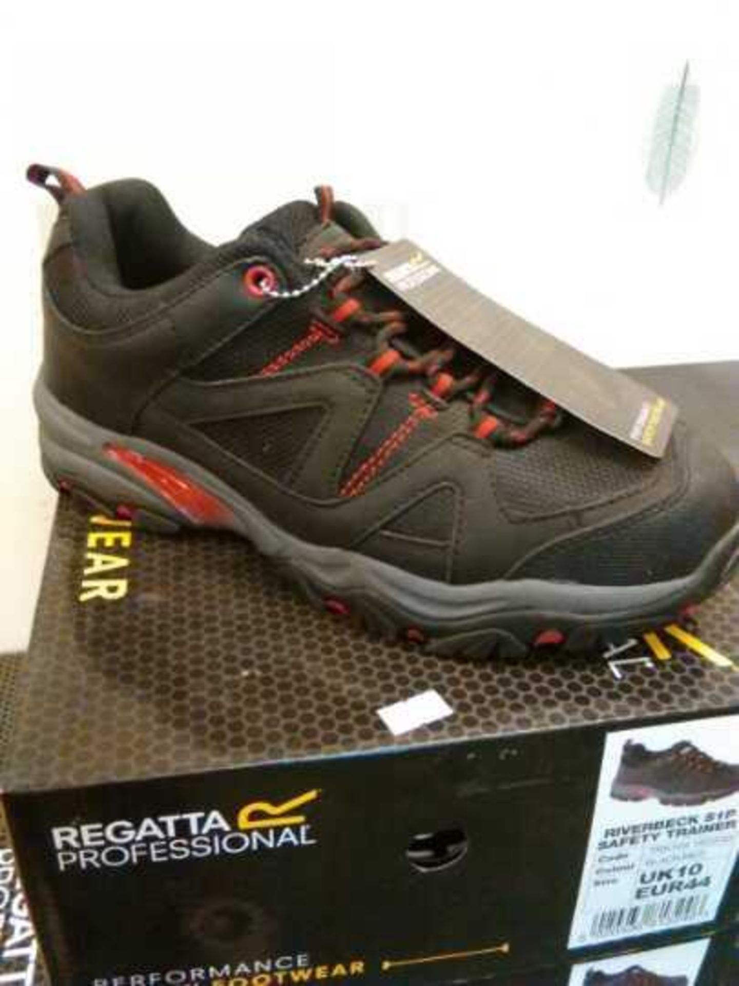 HARDWEAR RIVERBECK S1P SAFETY TRAINERS. Size 8 (EUR 42). New and boxed.  Material: PU, leather and