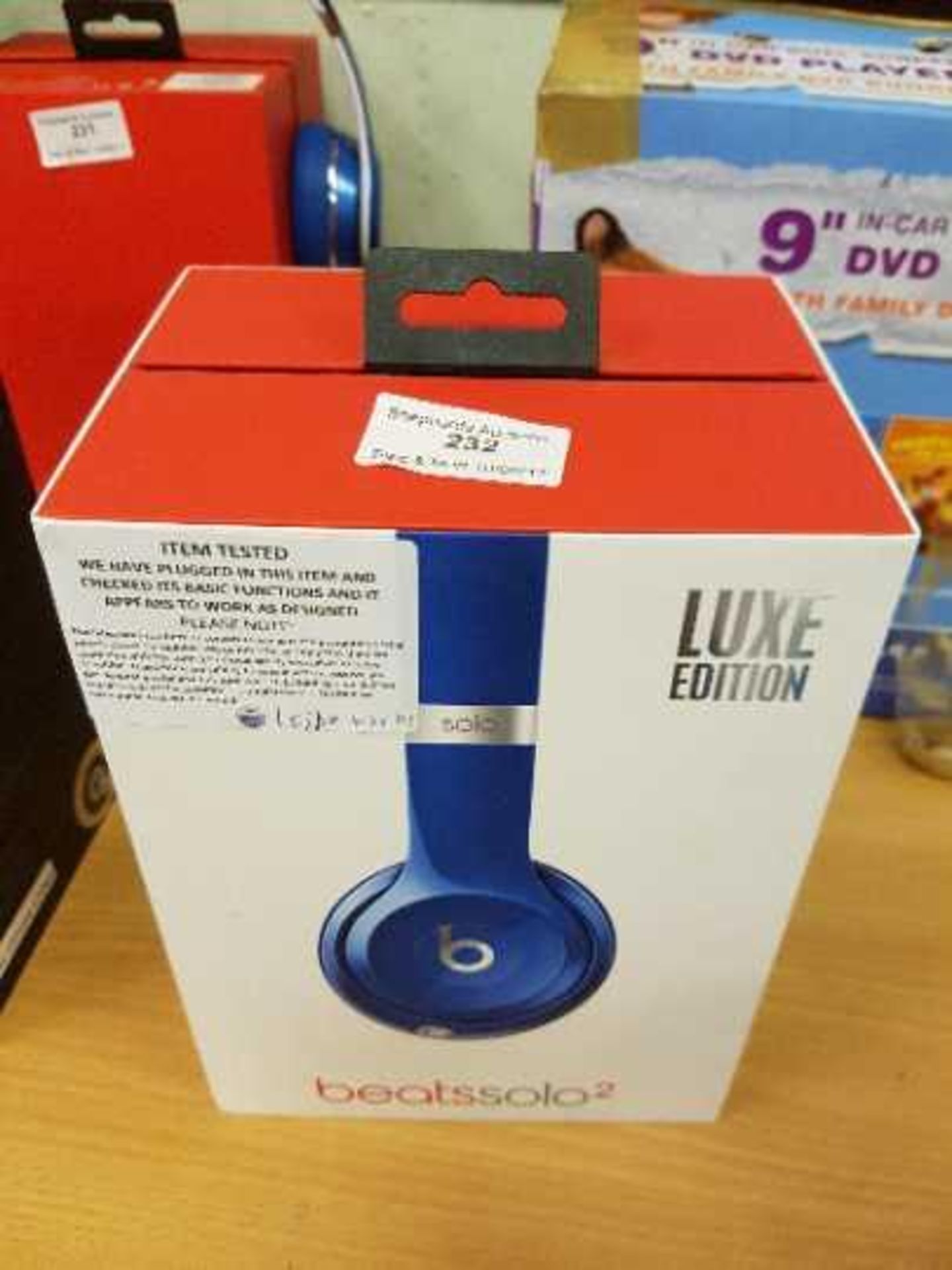Beats solo 2 headphones, in original box, only one ear appears to work