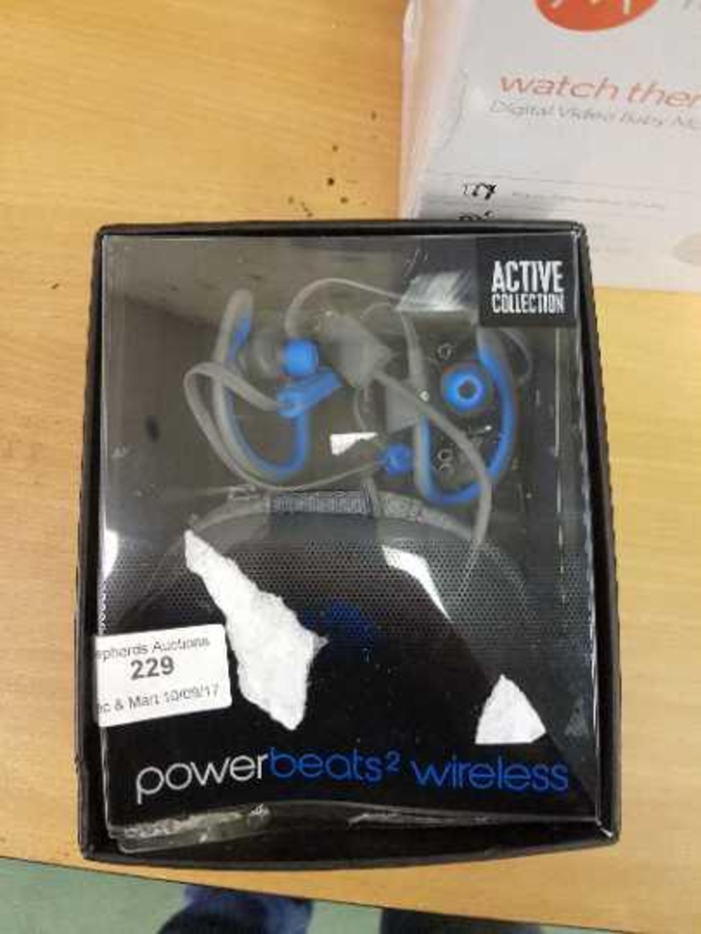 Power Beats 2 wireless earphones, no power but may just need charging, in original box with charging