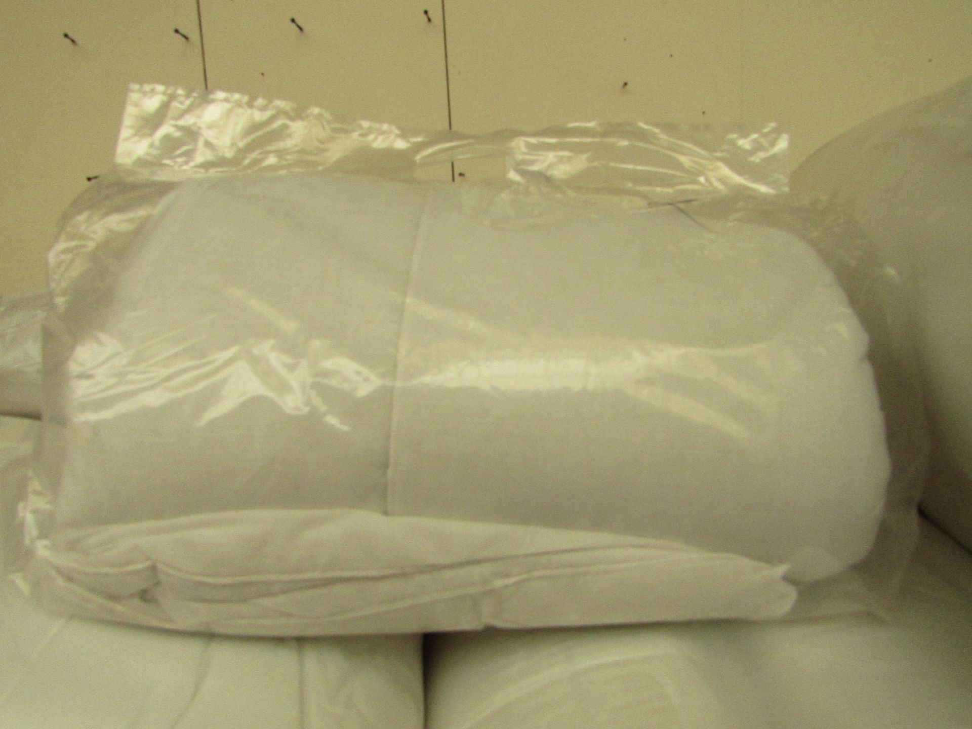 Unbranded Single Duvet, new and packaged slight seconds