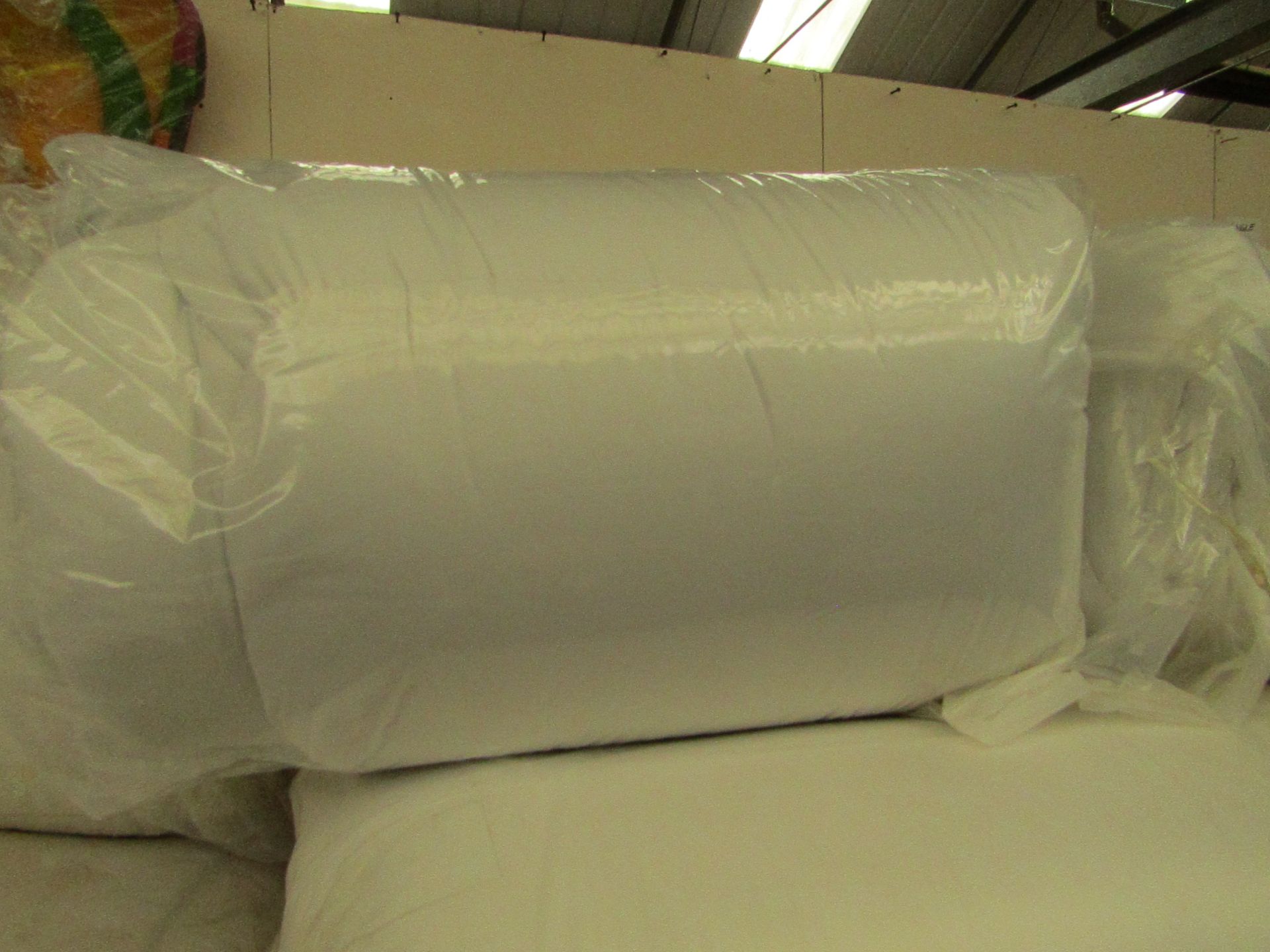 Unbranded King Duvet, new and packaged slight seconds