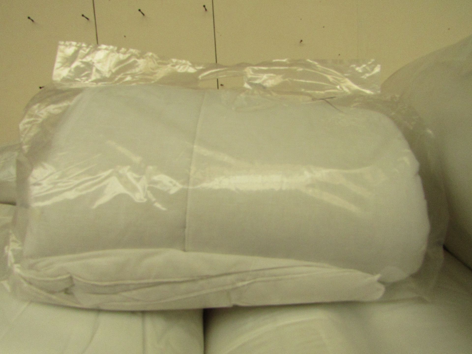 Unbranded Single Duvet, new and packaged slight seconds