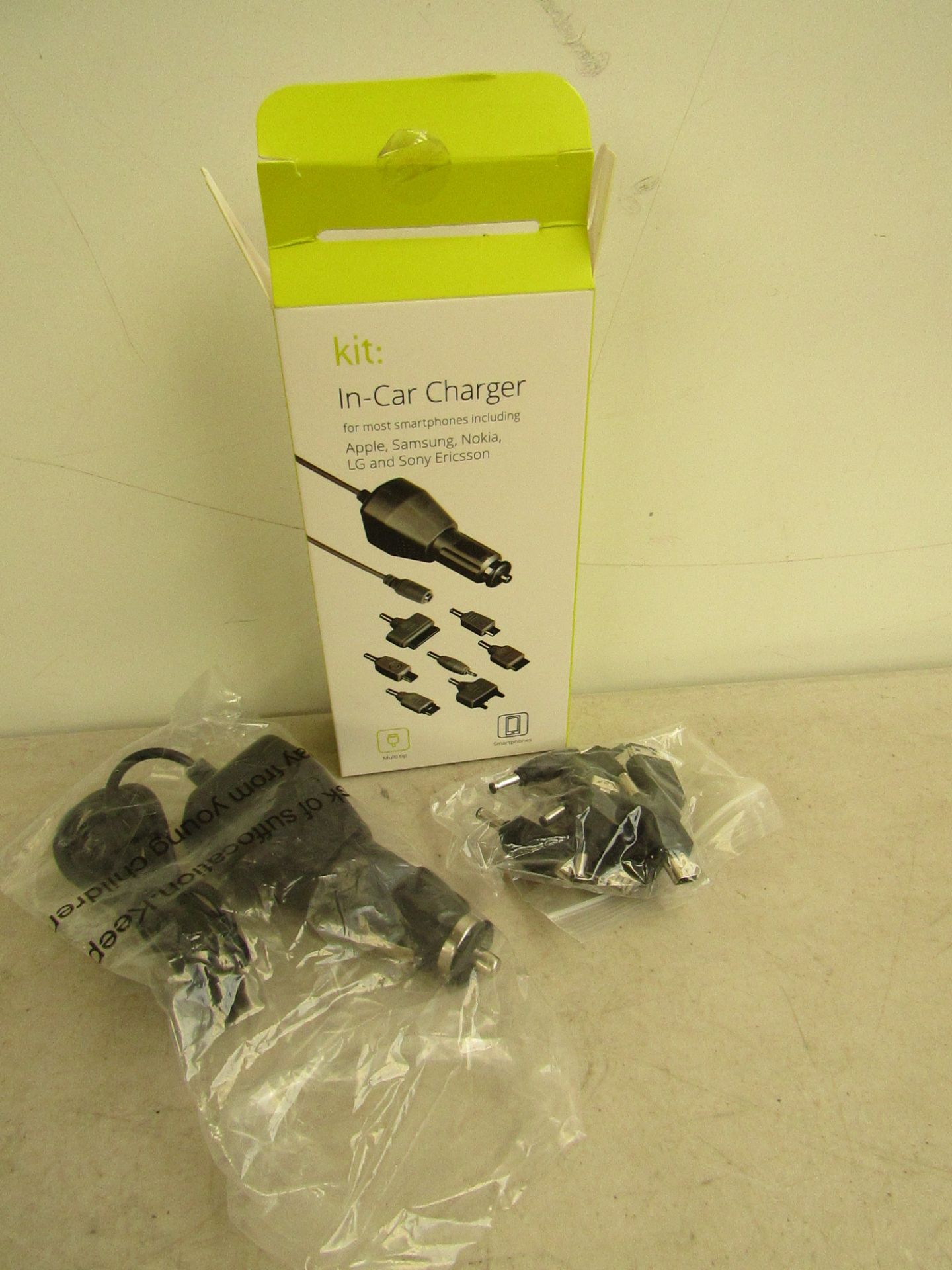 100x Kit in-car chargers, (universal) new and boxed.