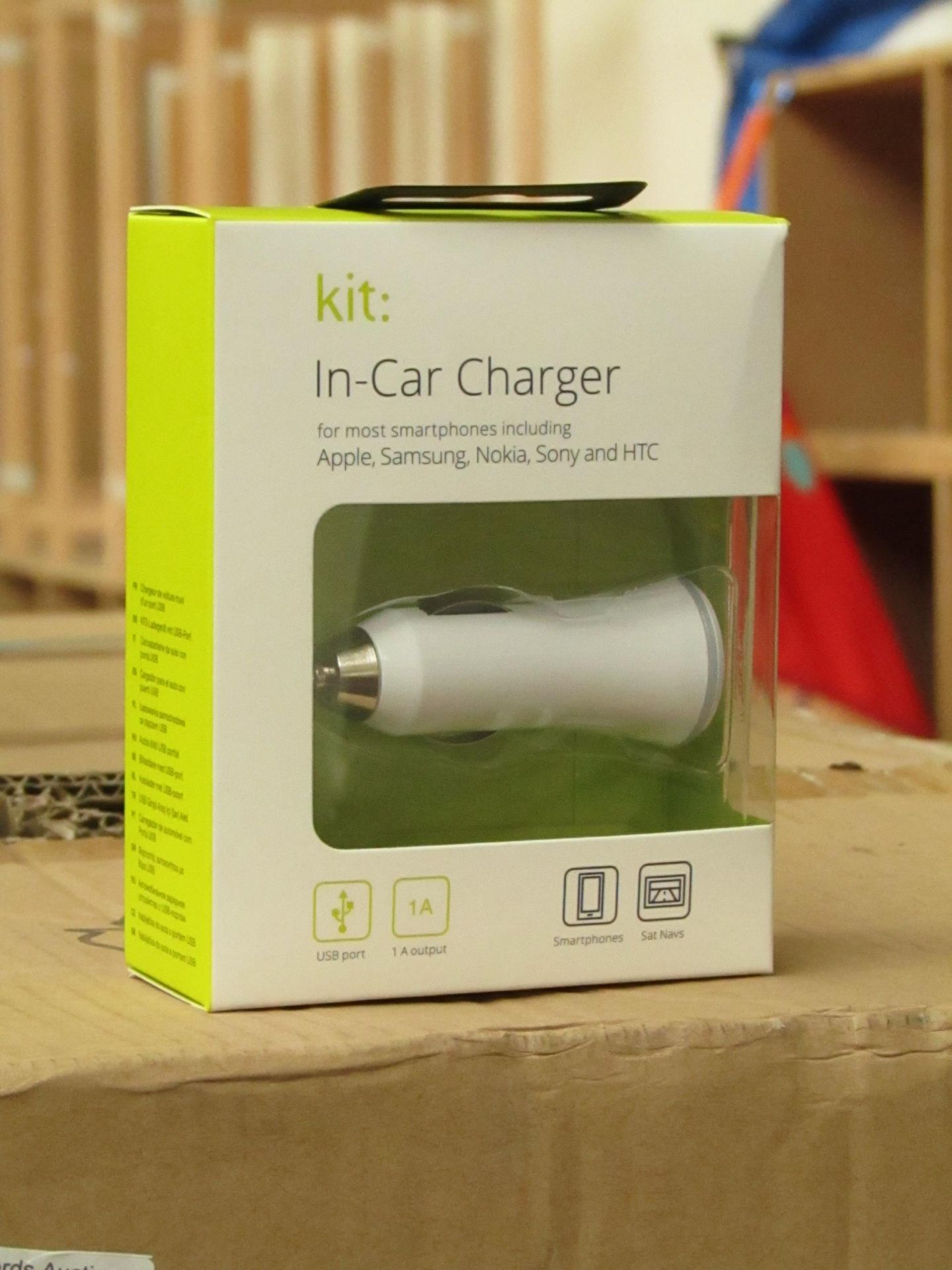 100 x Kit: In car charger for Smart  phones RRP £2.99 each total RRP £299 new & packaged