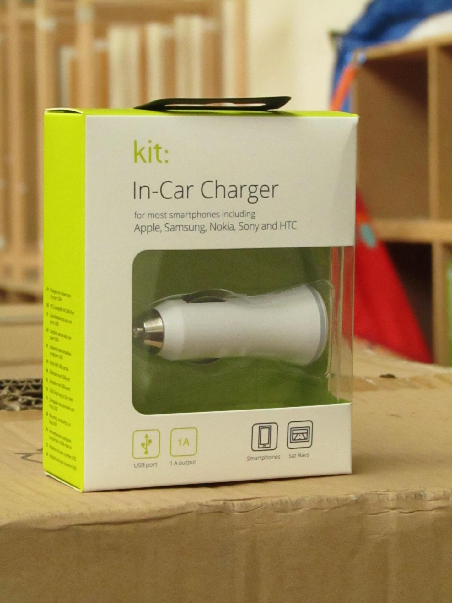 100 x Kit: In car charger for Smart  phones RRP £2.99 each total RRP £299 new & packaged