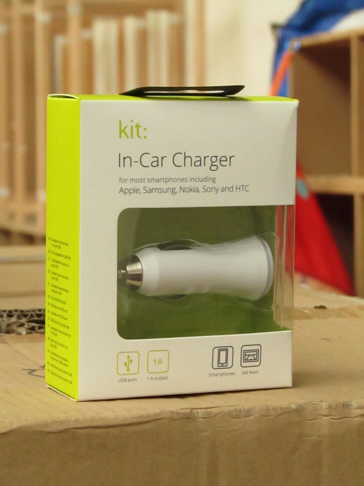 100 x Kit: In car charger for Smart  phones RRP £2.99 each total RRP £299 new & packaged