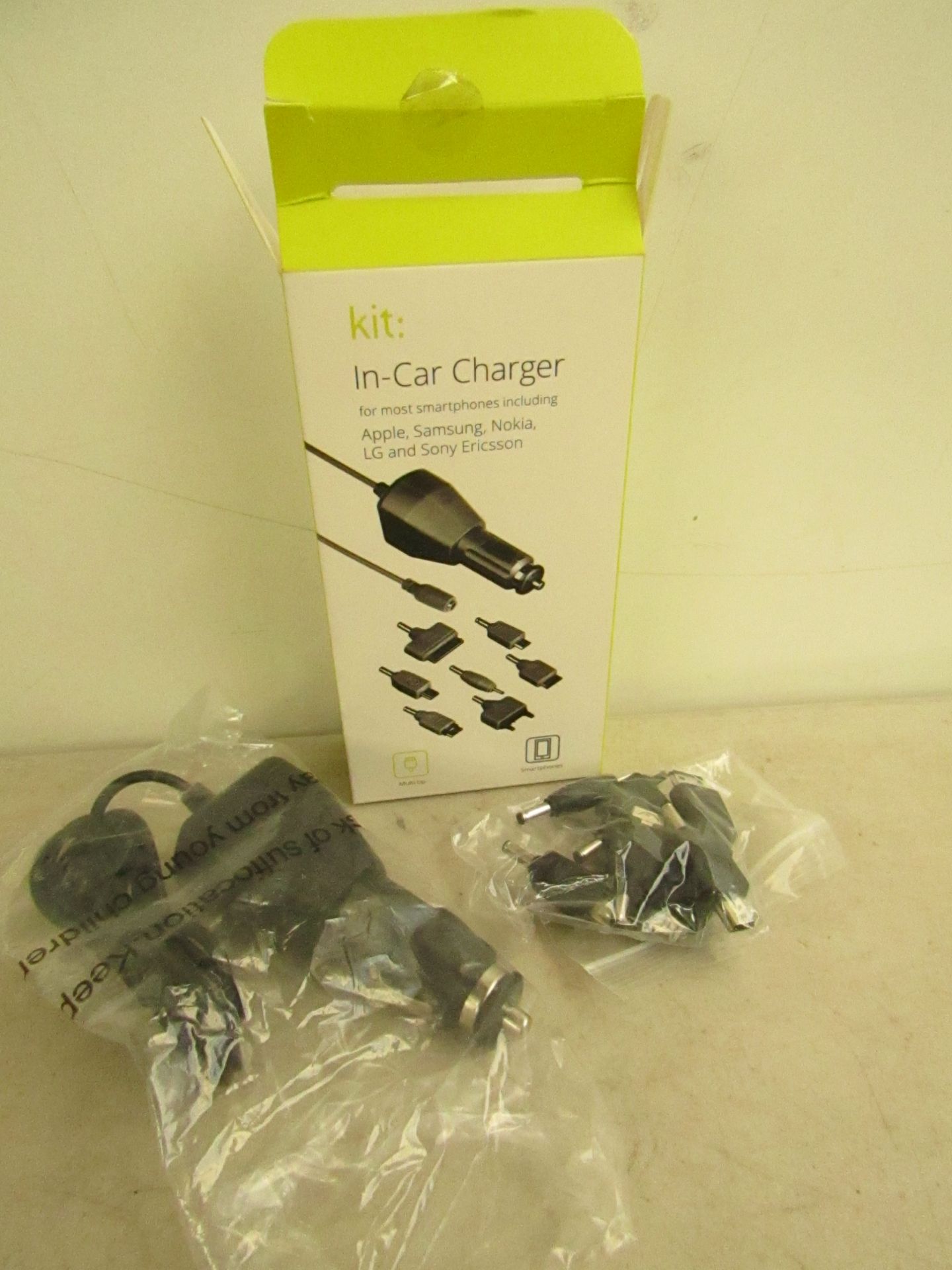 100x Kit in-car chargers, (universal) new and boxed.