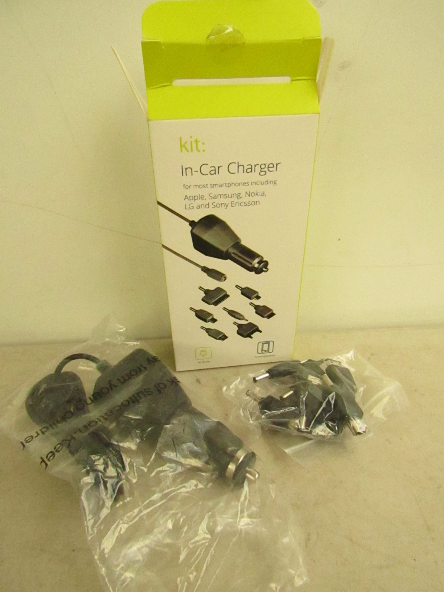 100x Kit in-car chargers, (universal) new and boxed.