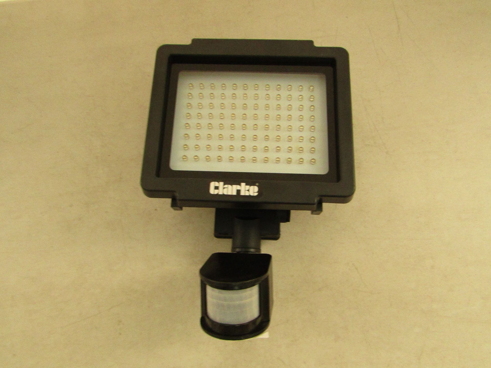 Clarke CL6PIR 6w 96 LED security light with PIR motion sensor www.machinemart.co.uk/p/clarke-