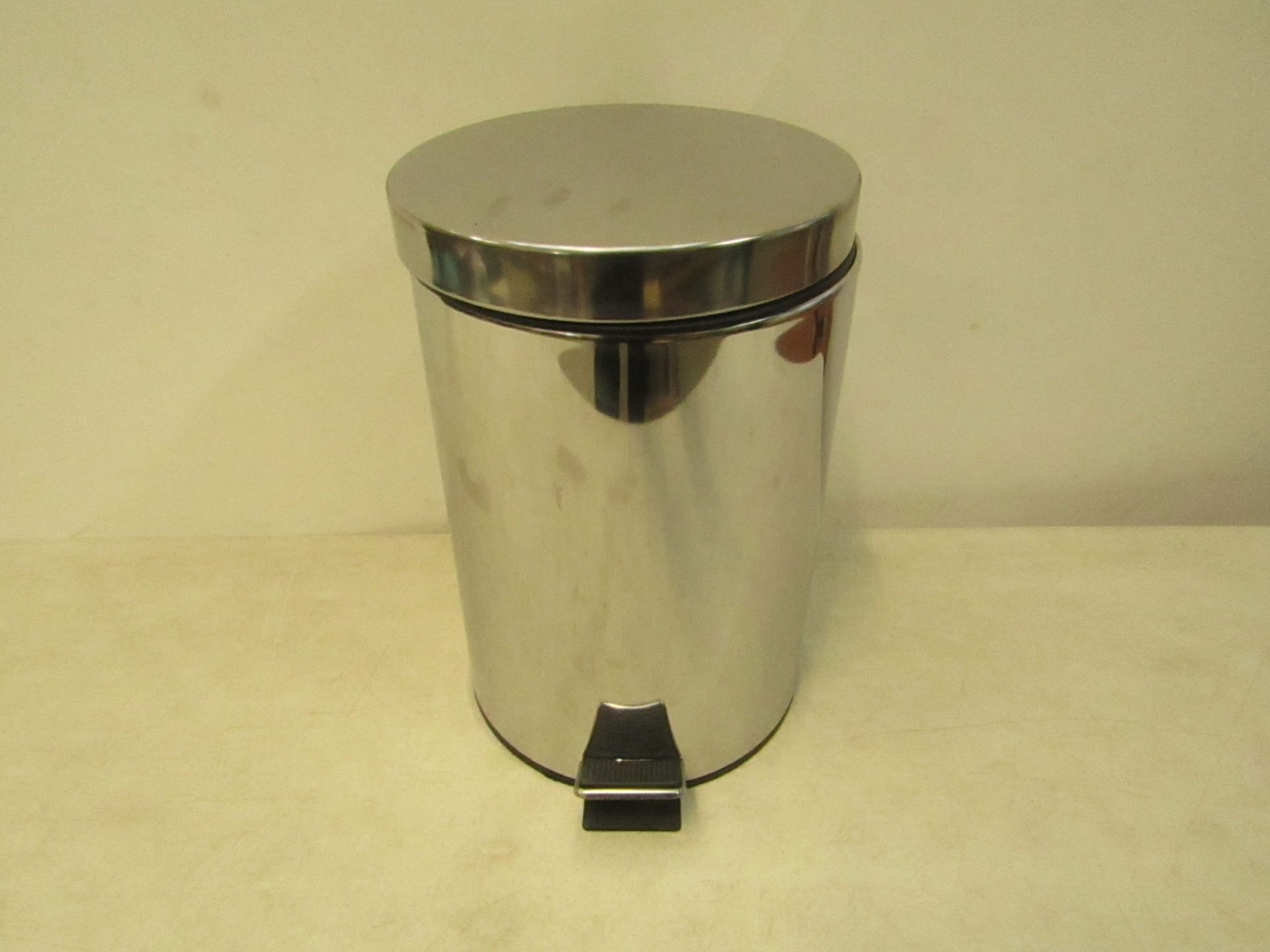 7L Pedal chrome bin, new and boxed.
