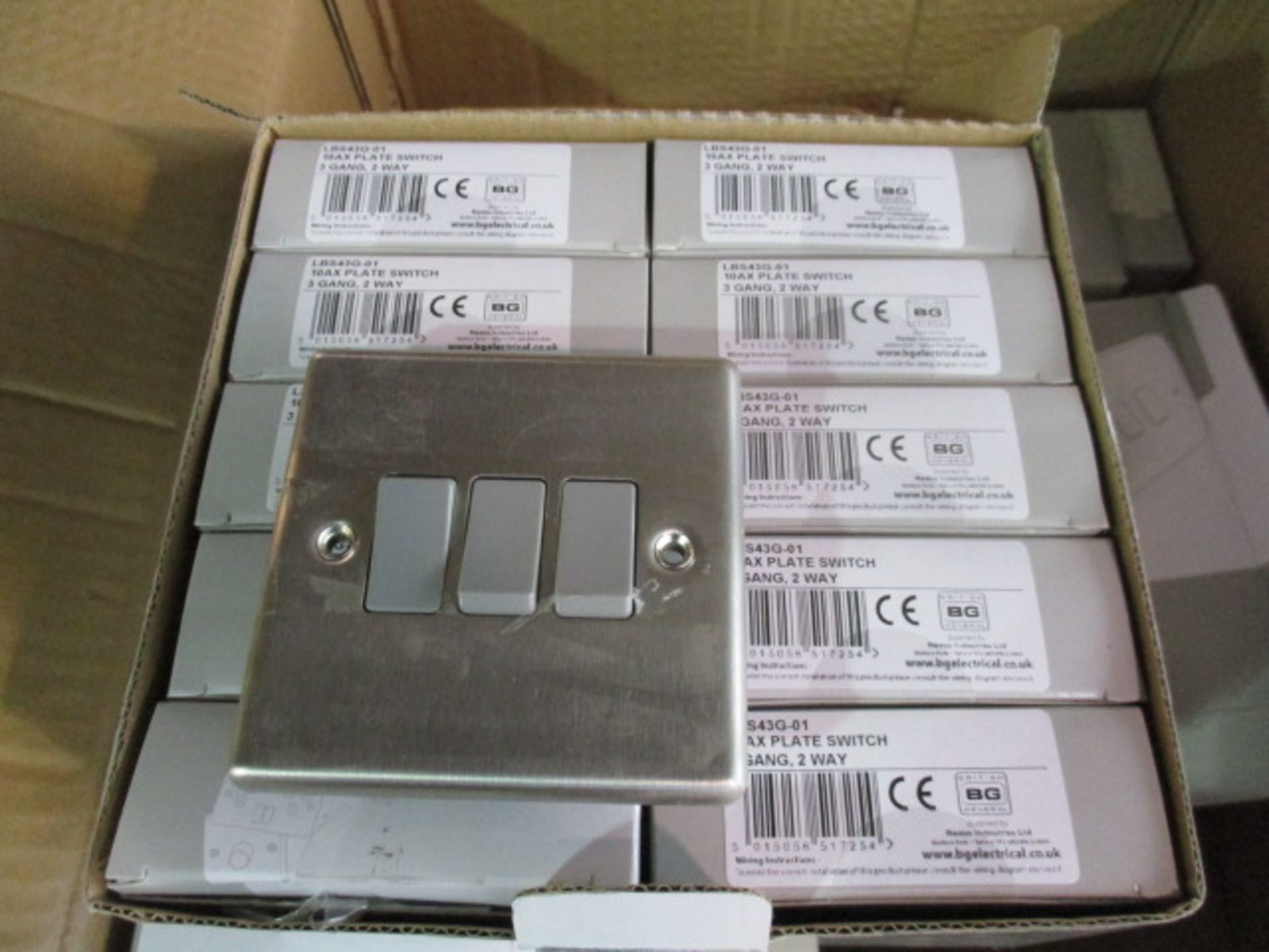 Appx 50pcs - 3 way switch in brush aluminium - new and boxed - rrp œ8.99 each