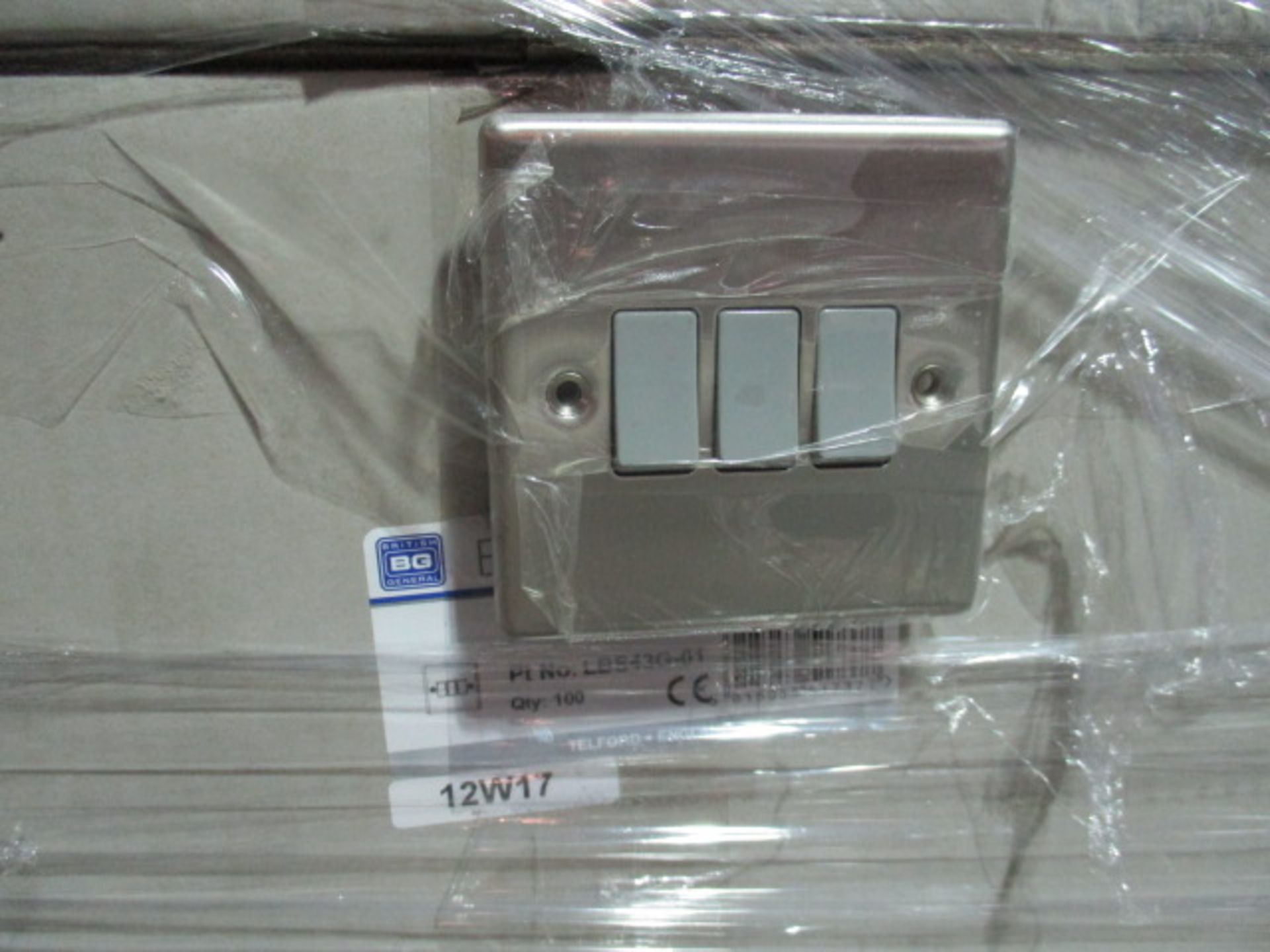 Appx 50pcs - 3 way switch in brush aluminium - new and boxed - rrp œ8.99 each