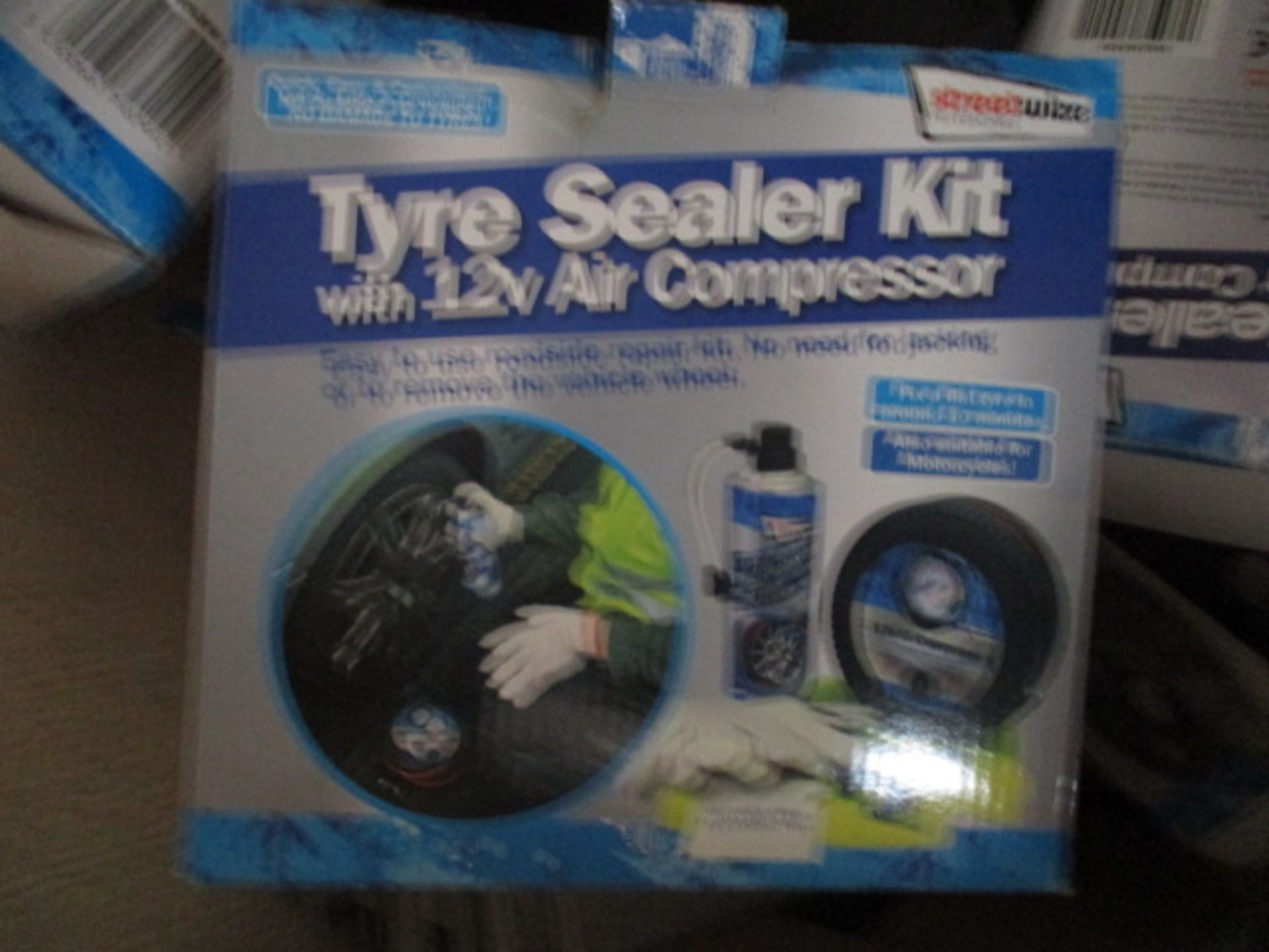 1pc New and boxed air compressor with assorted accessories rrp œ24.99 .