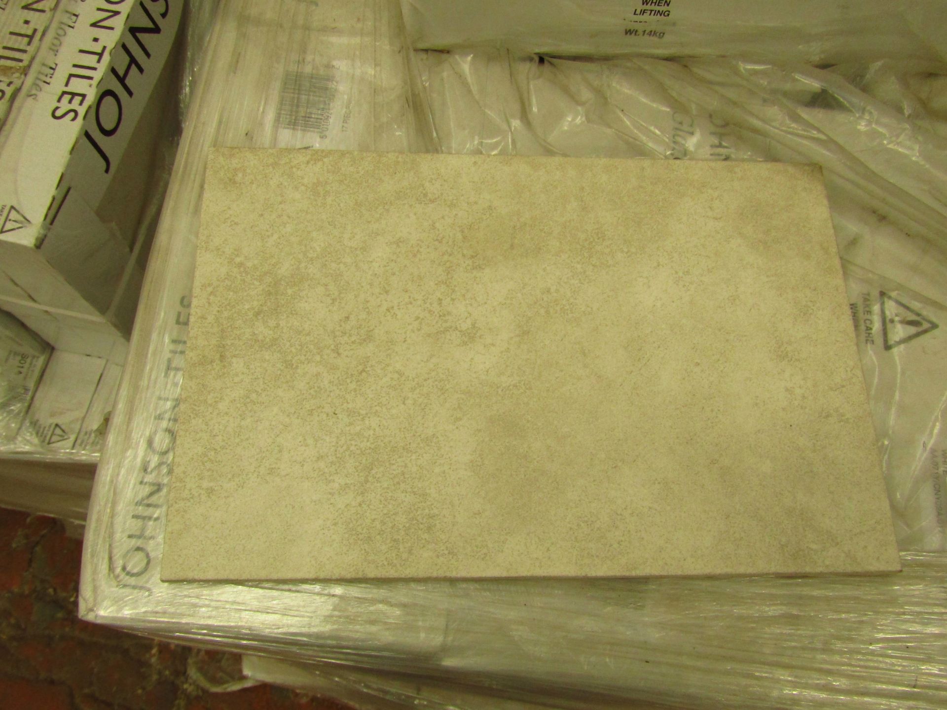 64x packs of 17 CNY Wall White 300 x 200mm glazed wall tiles (AE071YCNY02A017), new, RRP £19.99 a