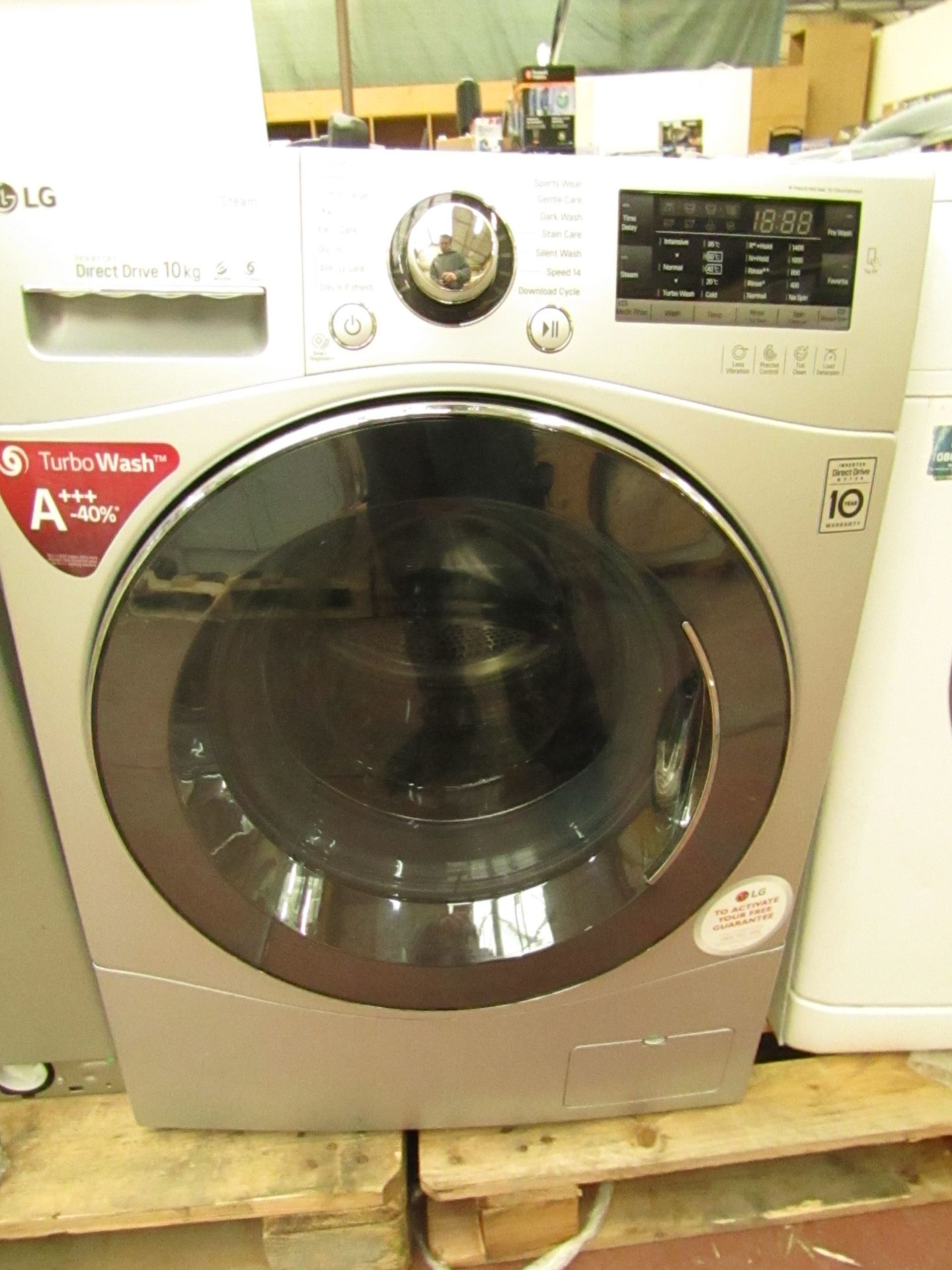 LG Direct Drive 10kg washng machine, powers on and spins.