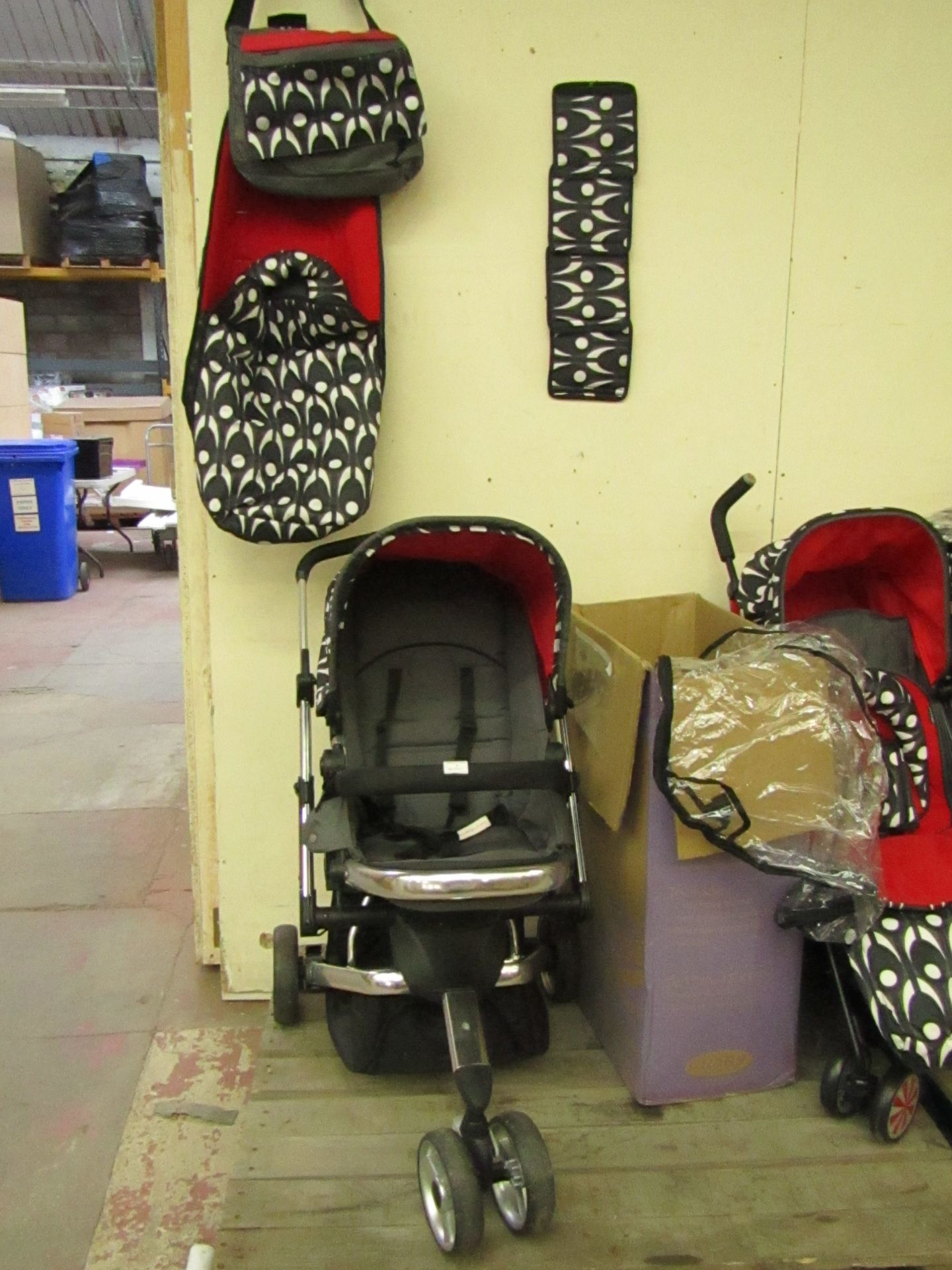 O Baby Chase 3 wheeled stroller, includes the Pram, Fleece Lined Footmuff, Head Hugger, Messanger