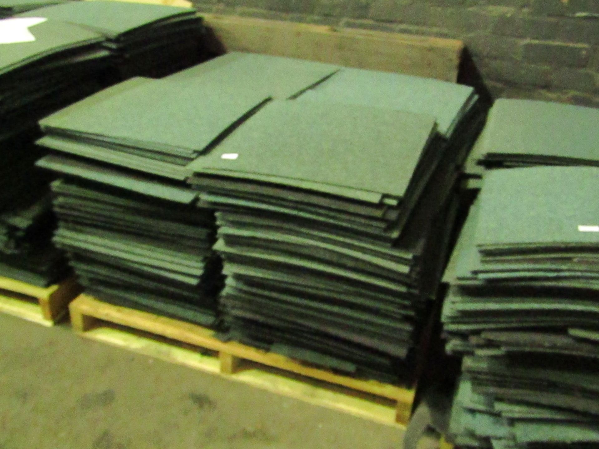 Pallet containing approx 400x Carpet Tiles, 500 x 500mm