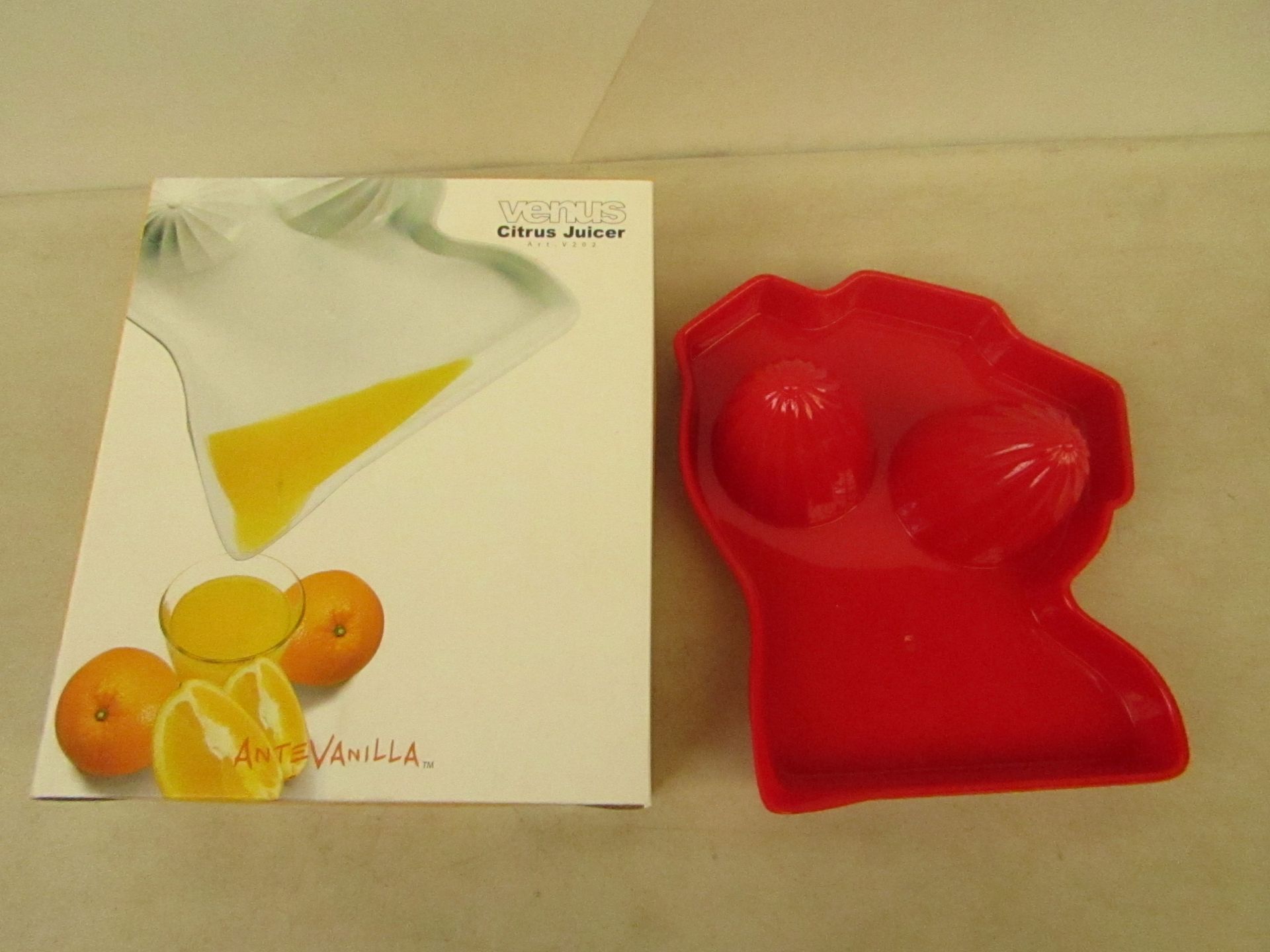 Venus citrus juicer, new and boxed.