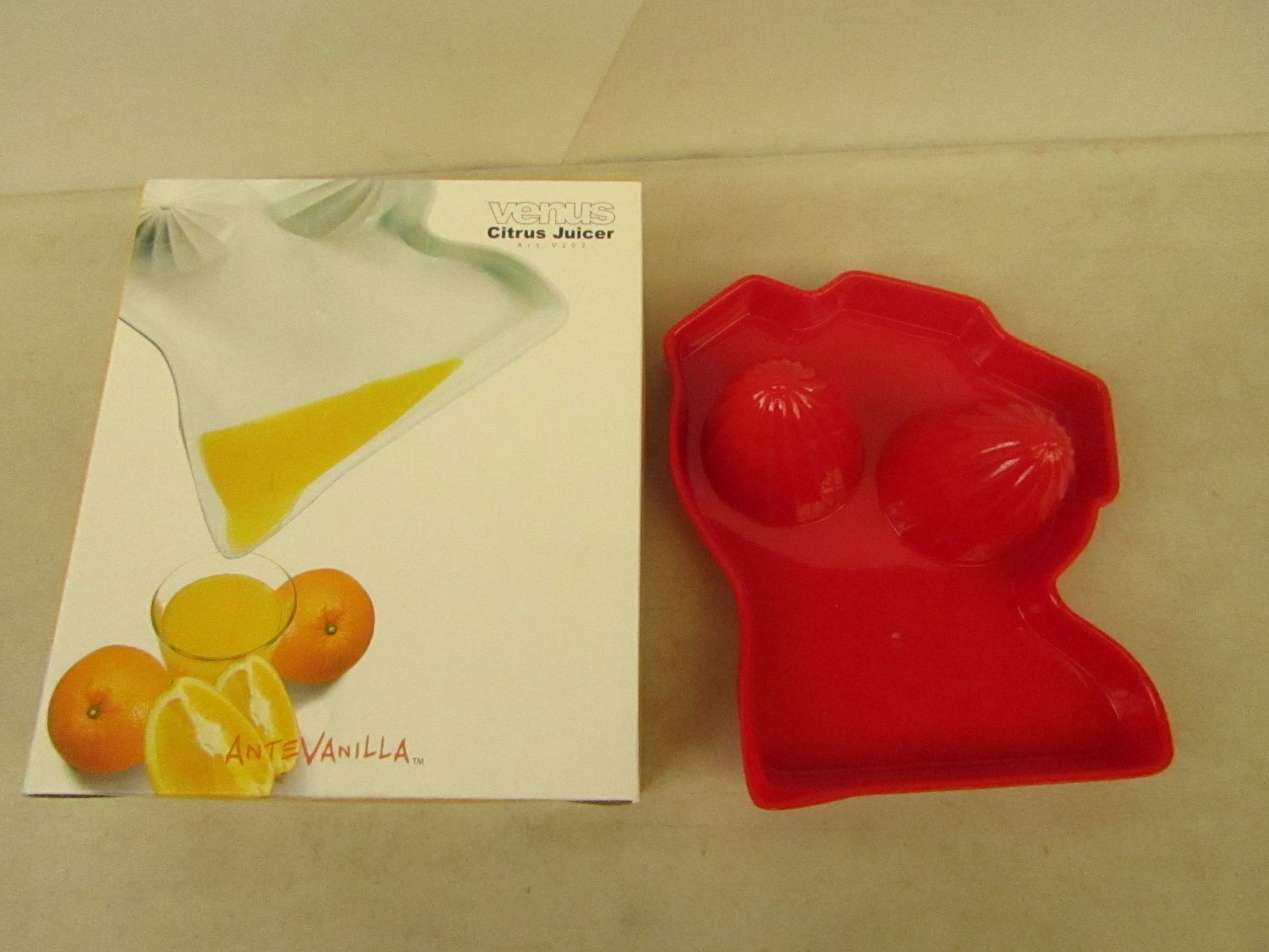 Venus citrus juicer, new and boxed.