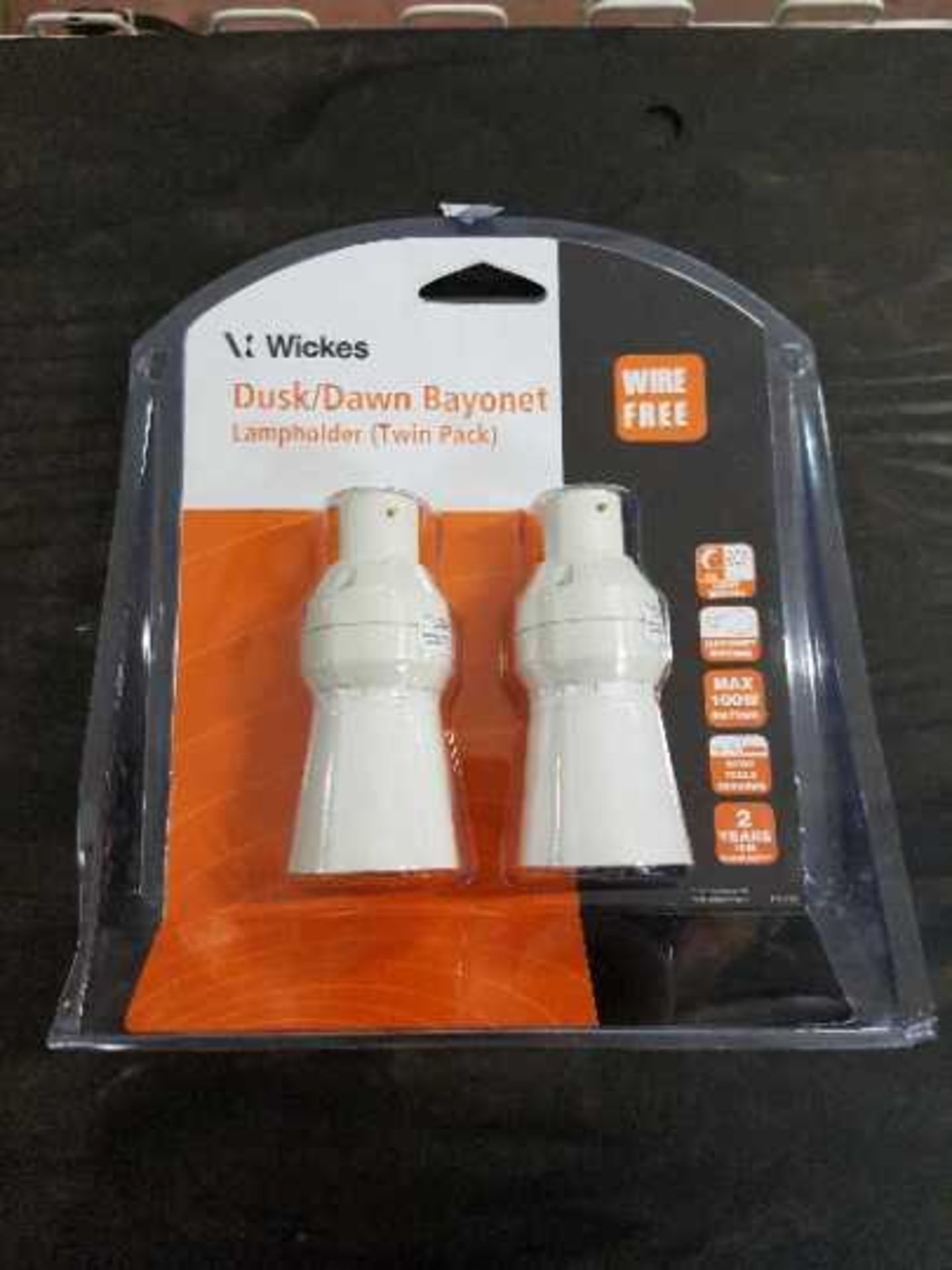 Wickes Dusk/Dawn lampholder twin pack, new and still blister packed, ideal winter security measure