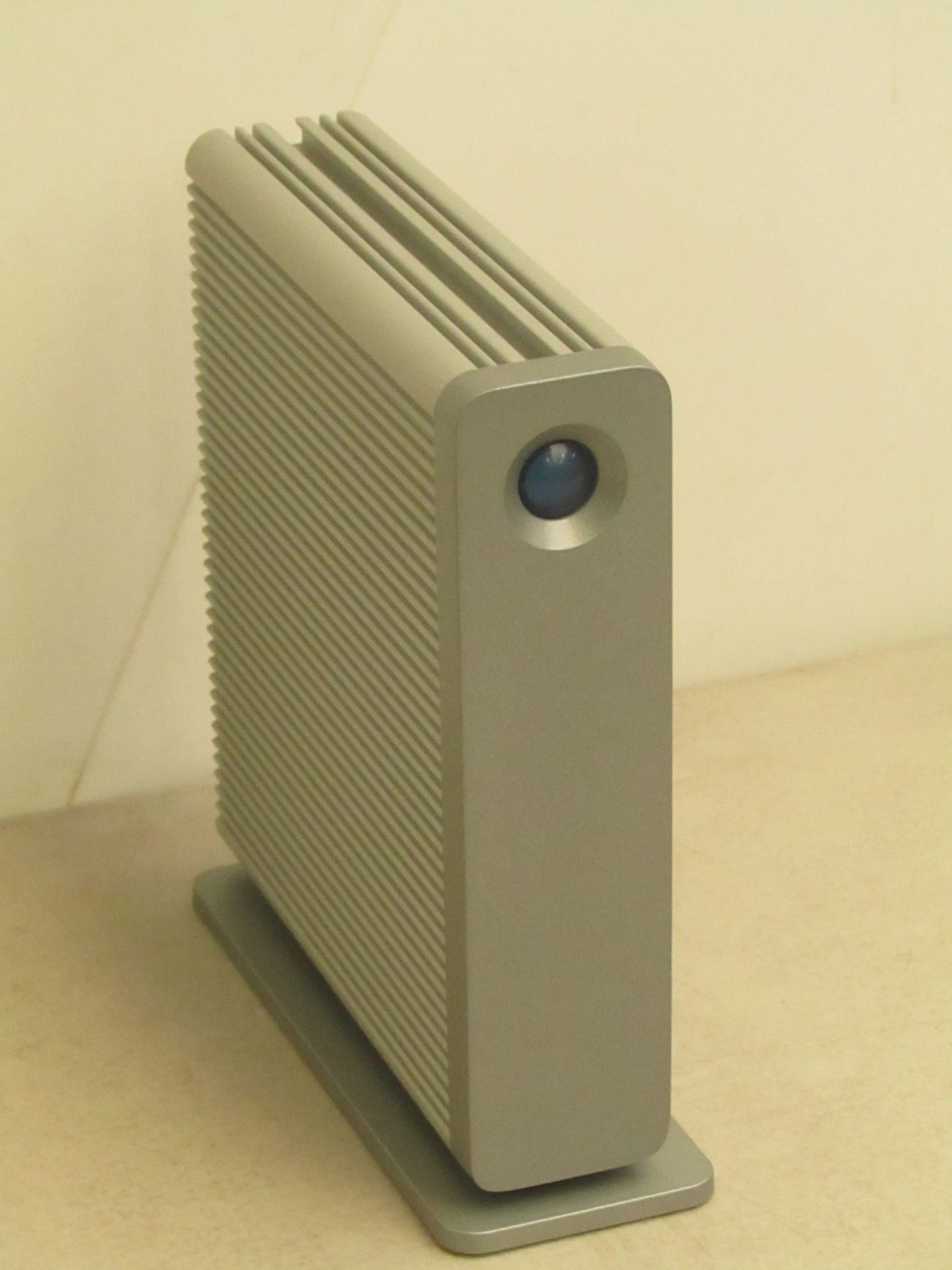 6x LaCie 3TB d2 Quadra external USB 3.0 firewall 800 eSATA hard drive, all are empty and only case. - Image 2 of 2