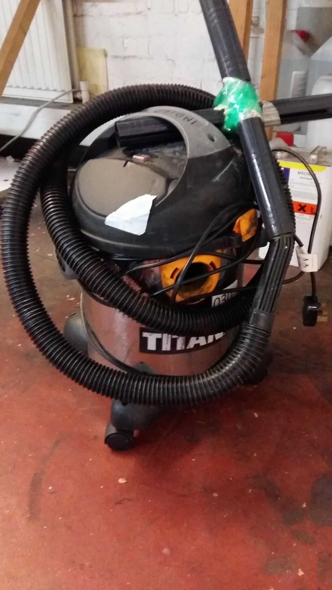 Titan TTB551VAC Wet/Dry Vacuum