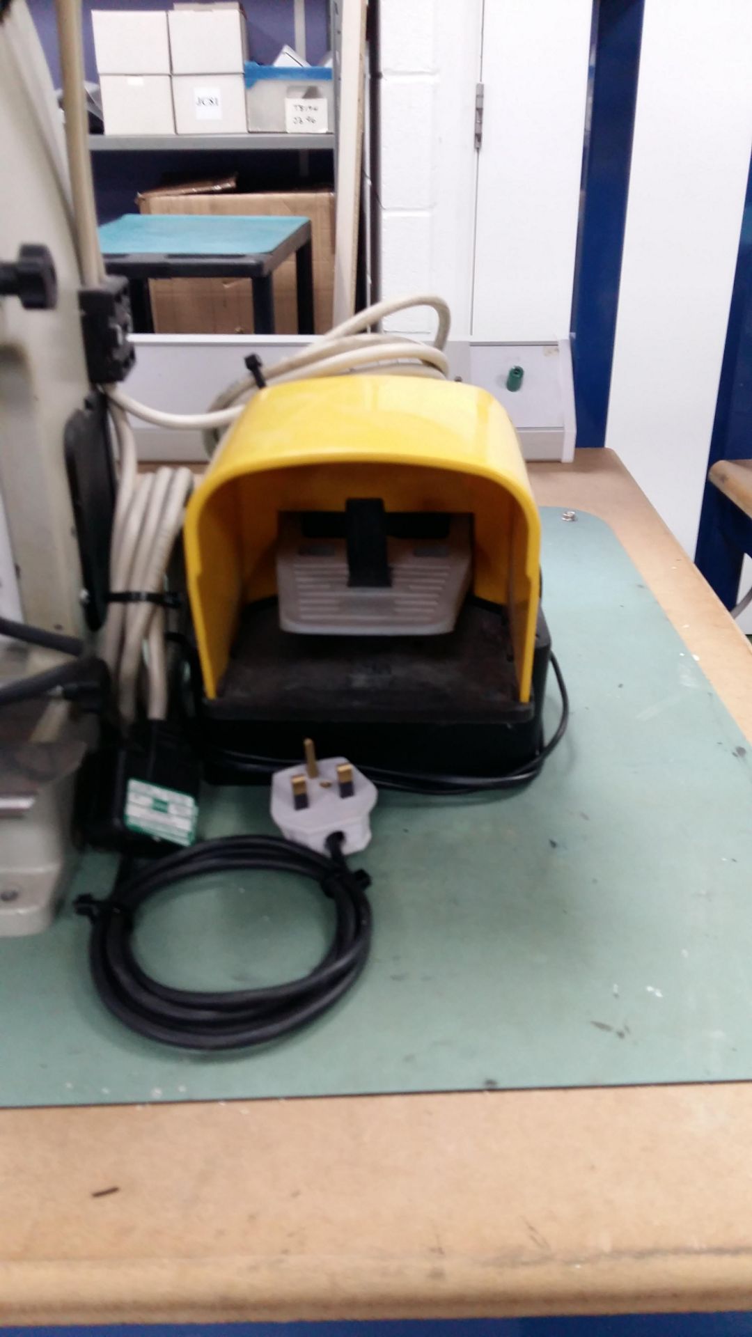 Mecal bench mounted semi-auto crimping machine - Image 5 of 5