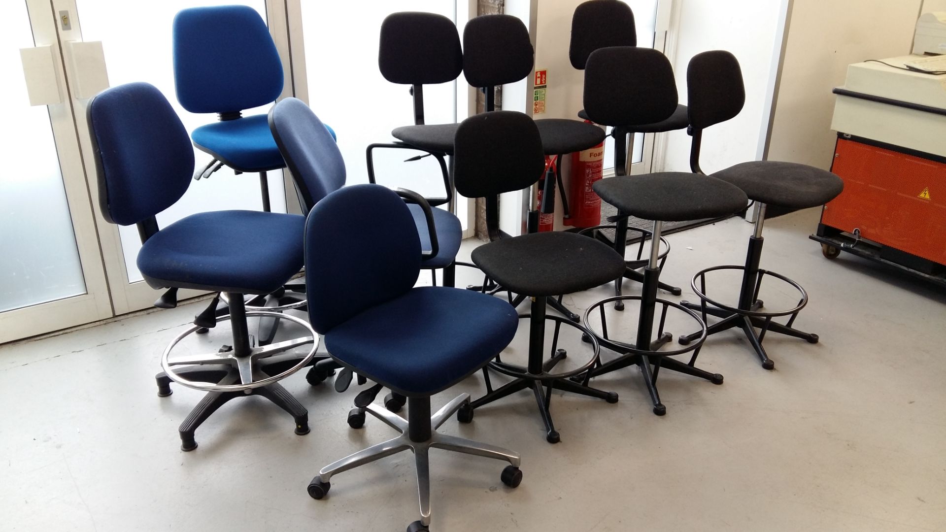 (10) Various operators chairs - Image 2 of 2